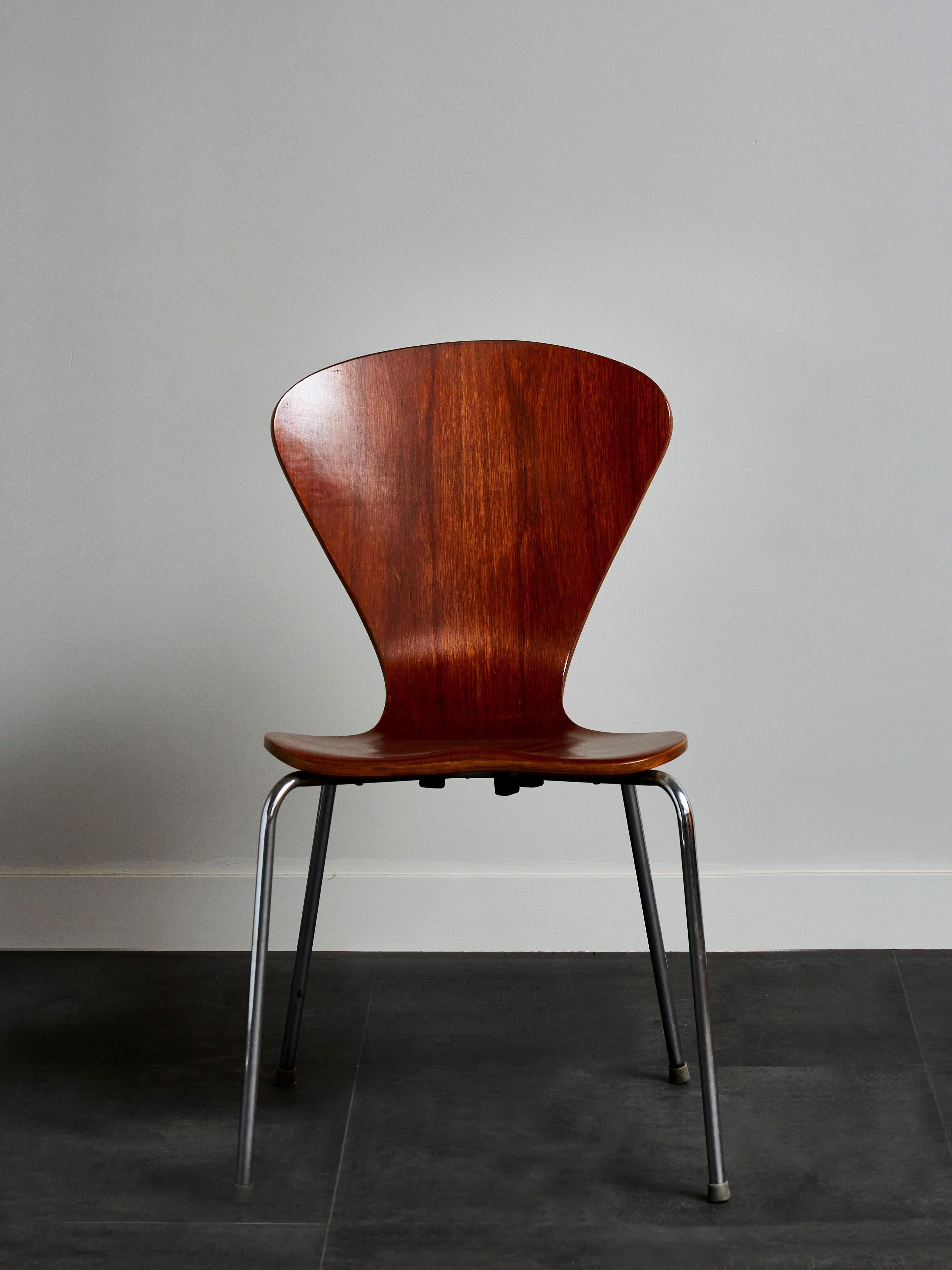 Ensemble de 12 chaises vintage au prix coûteux. en vente 3