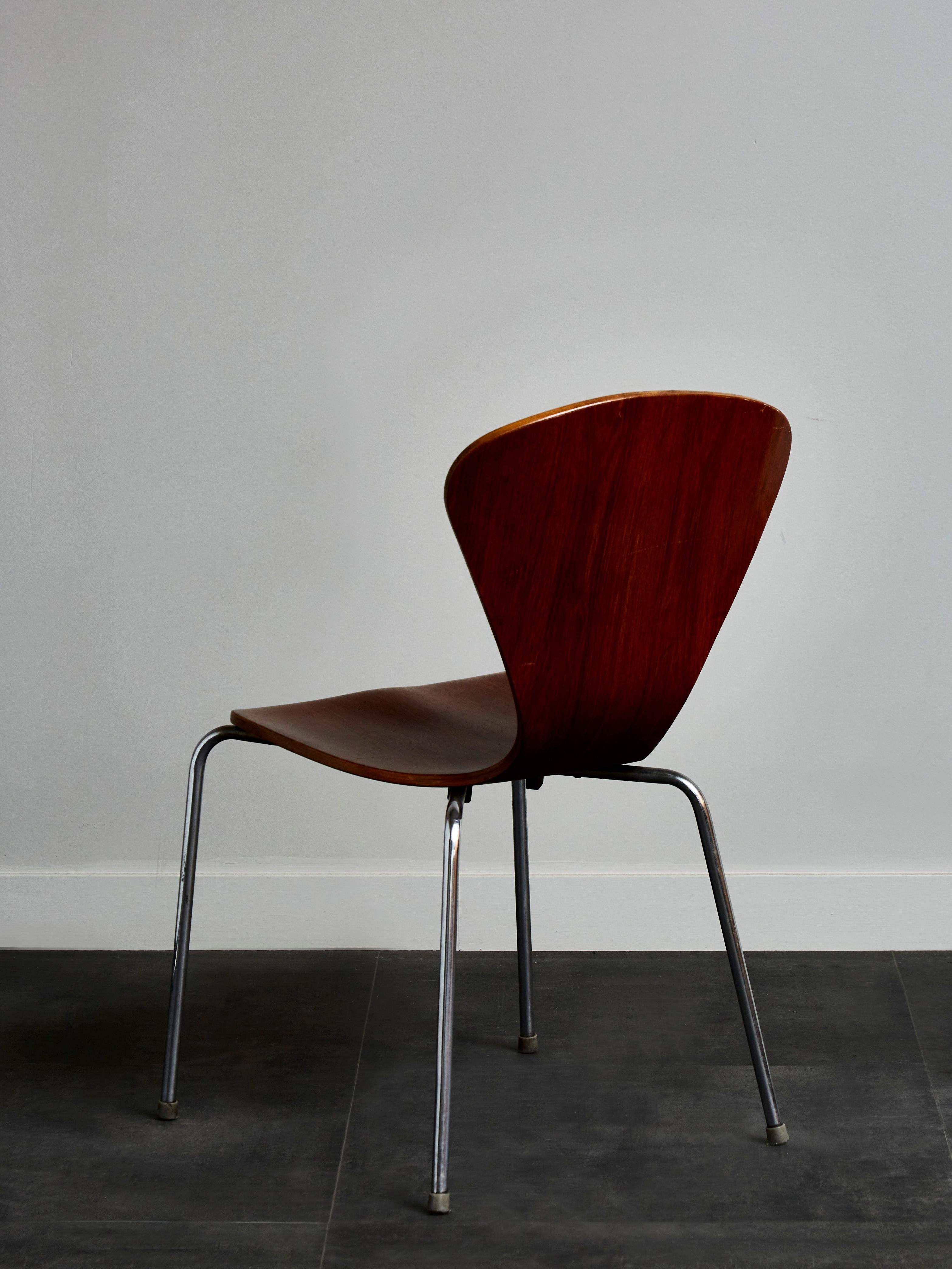 Ensemble de 12 chaises vintage au prix coûteux. en vente 5