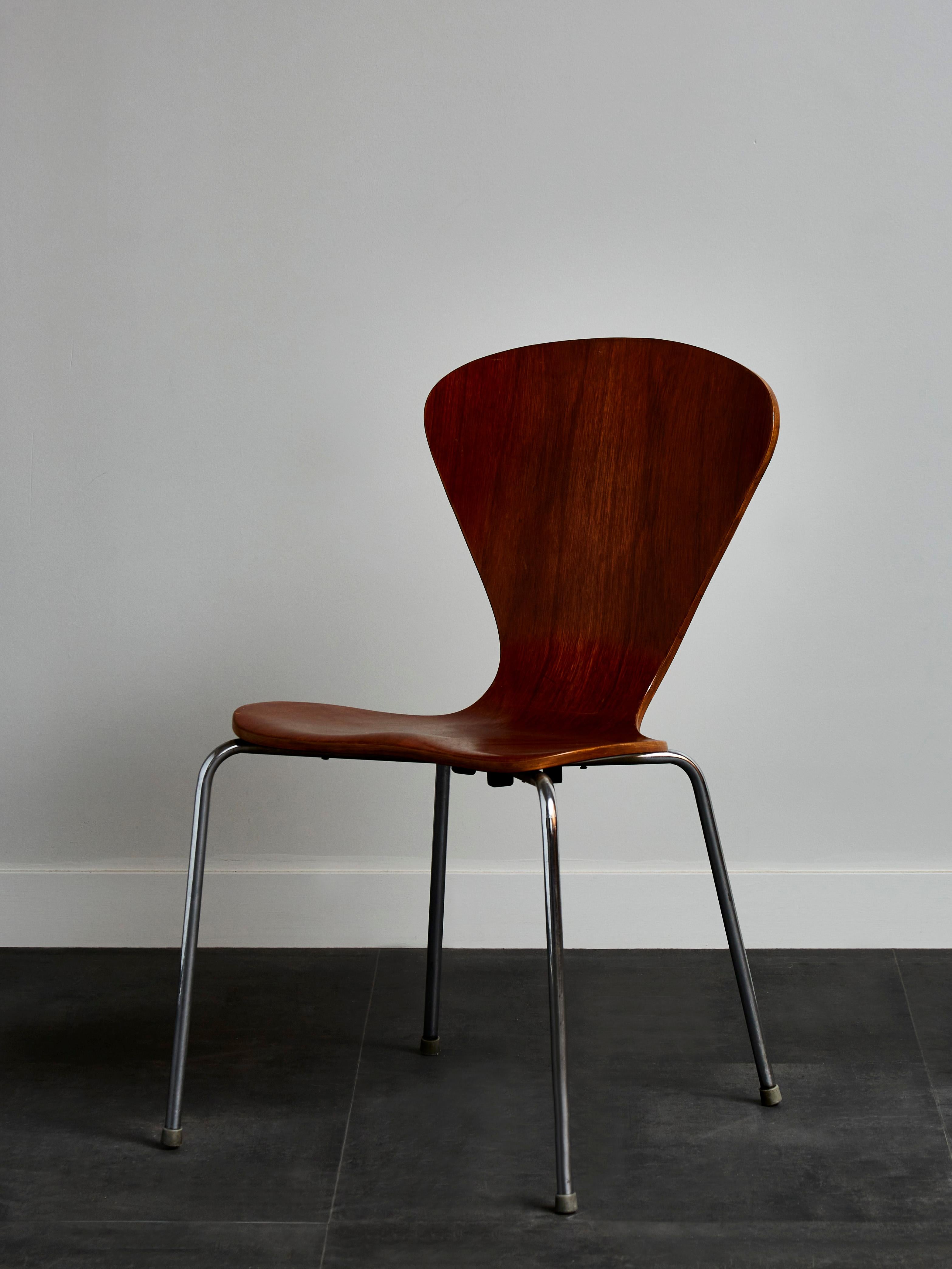 Ensemble de 12 chaises vintage au prix coûteux. en vente 2