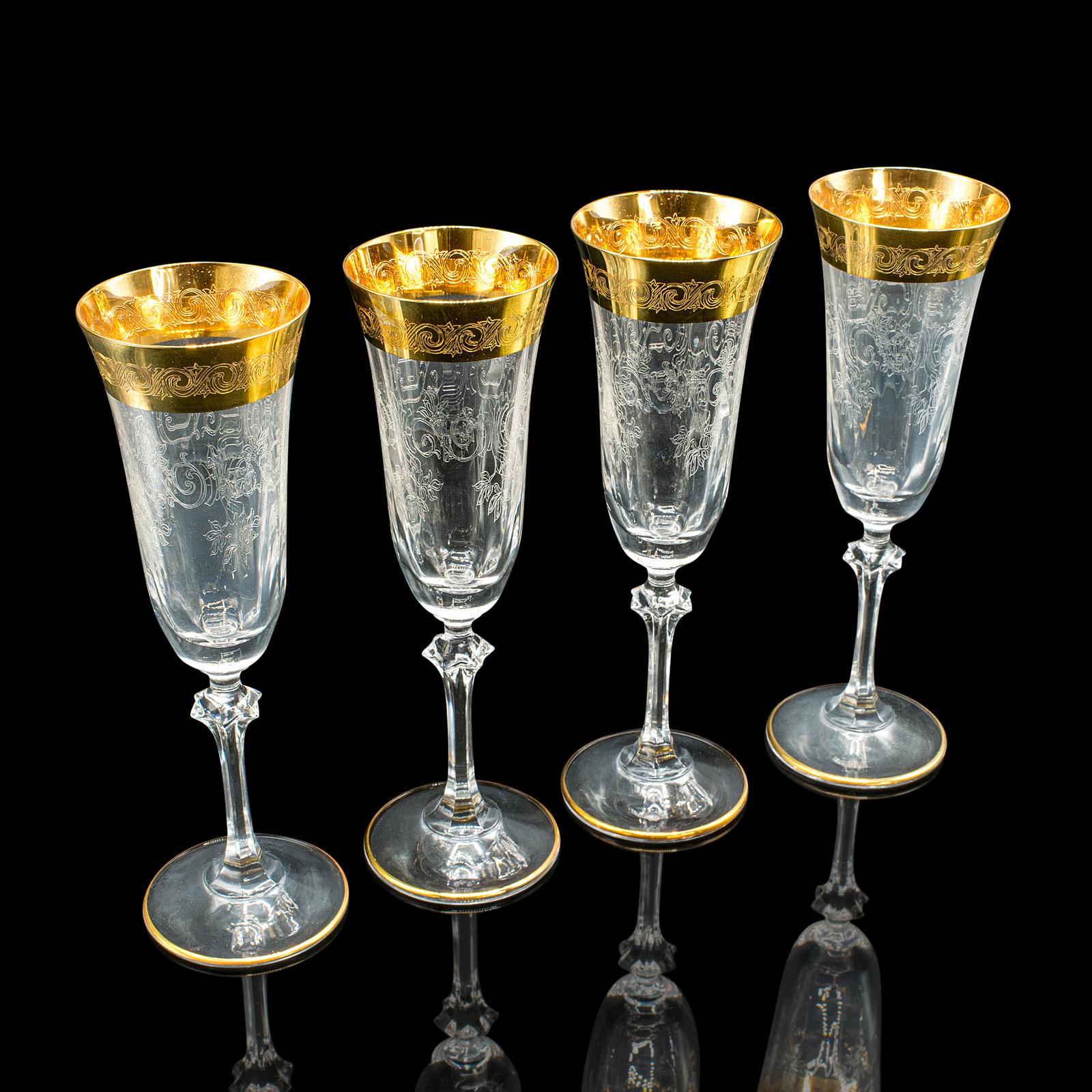 Moderne Ensemble de 12 flûtes à champagne vintage, continentales, verre à vin, feuille d'or, vers 1980 en vente