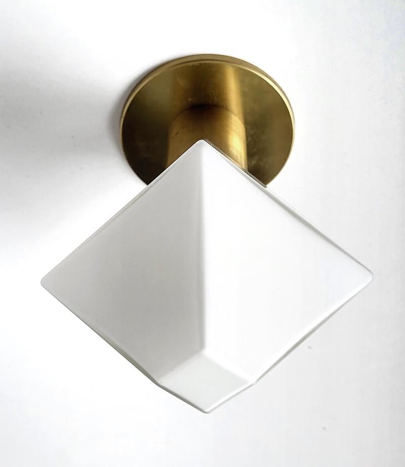 Italiano Set di 12 luci scultoree d'epoca in vetro e ottone da soffitto o da parete Sconcese 70s in vendita