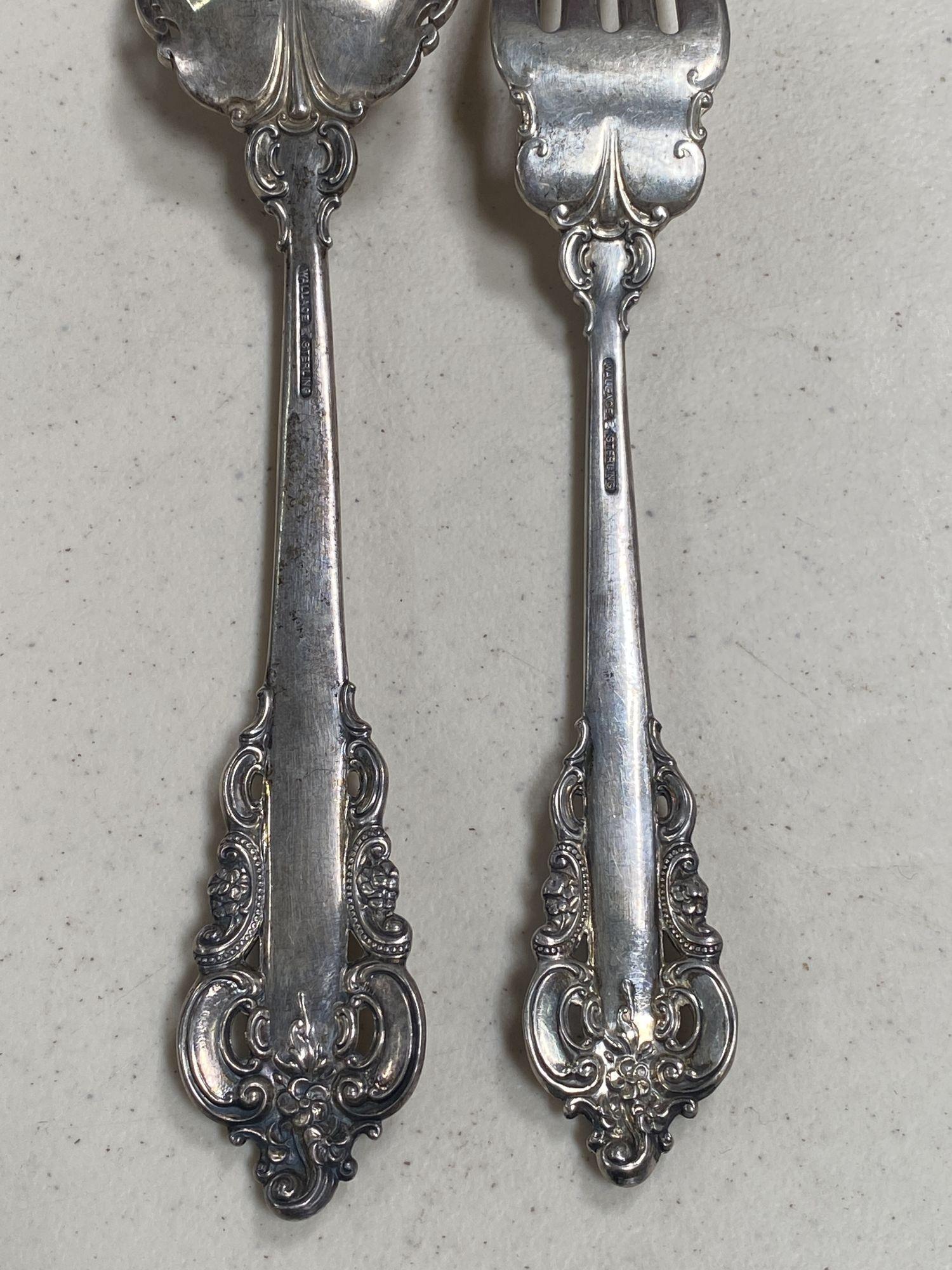 Set of 12 Wallace Grande Baroque Sterling Silver Flatware with Orignal Canteen For Sale 10