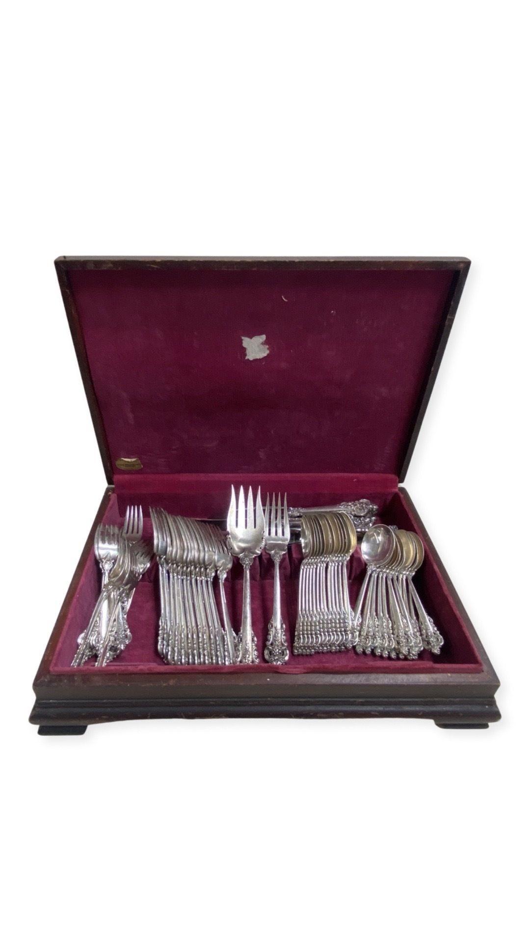 First produced in 1941, the design of Wallace Grande Baroque silverware was created by William S. Warren to celebrate the art of the Baroque period. In designing grande baroque flatware, silversmith warren drew upon his knowledge of Renaissance and