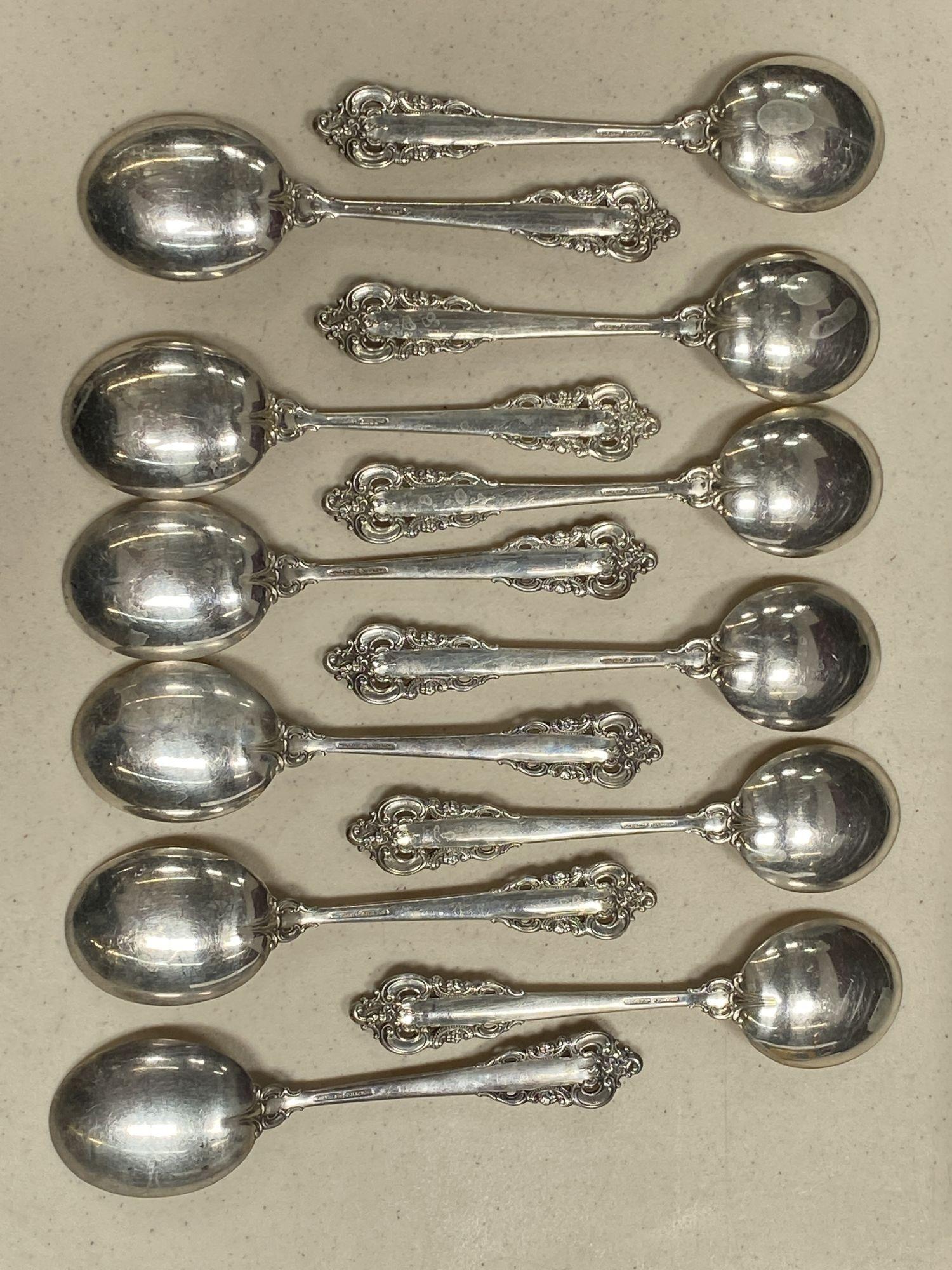 Set of 12 Wallace Grande Baroque Sterling Silver Flatware with Orignal Canteen In Excellent Condition In Van Nuys, CA