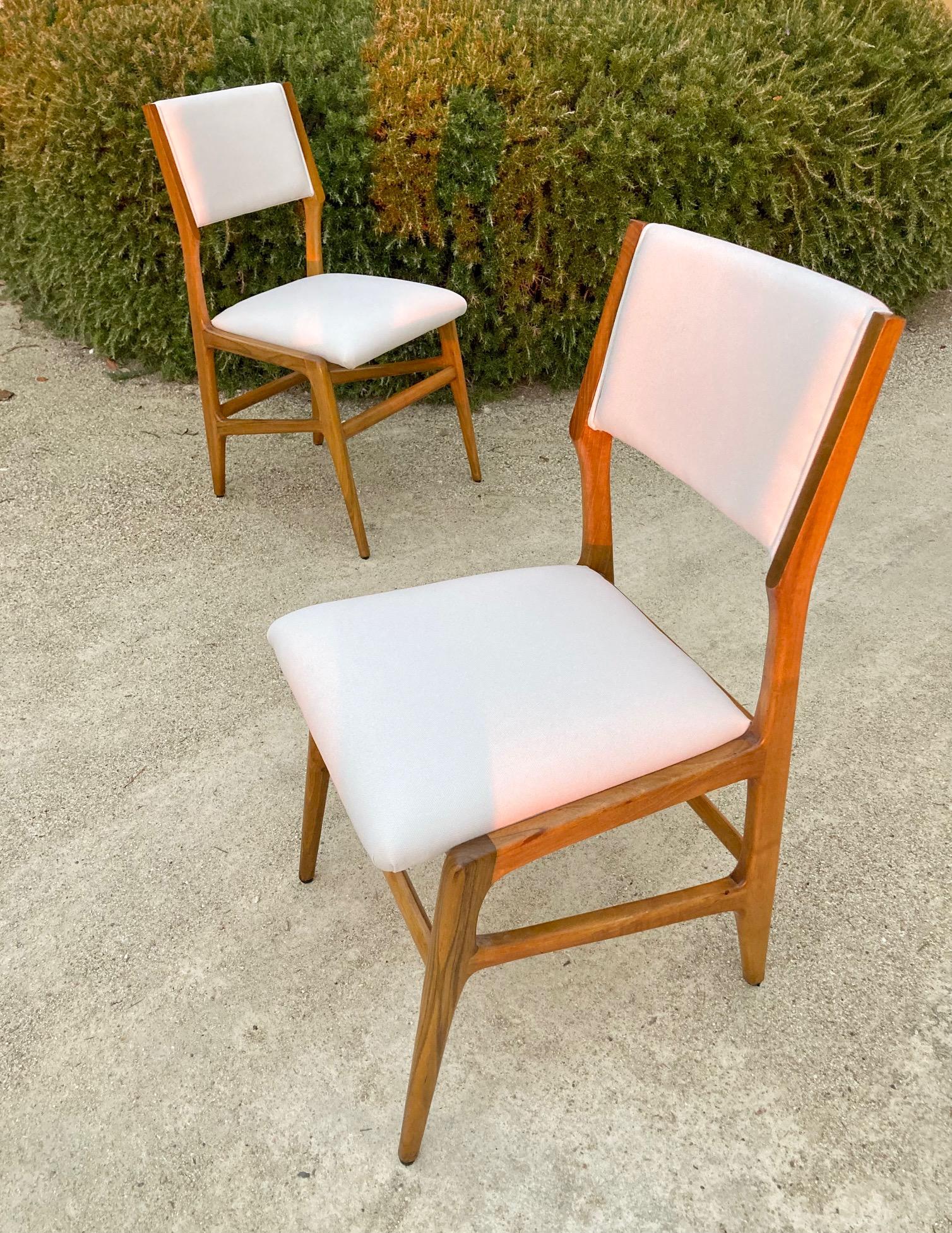 Mid-20th Century Set of 12 Walnut Dining Chairs, Gio Ponti for Figli Di Amedeo Cassina 1950's