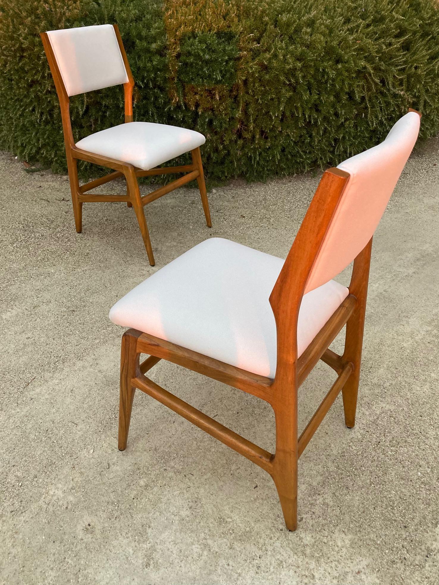 Fabric Set of 12 Walnut Dining Chairs, Gio Ponti for Figli Di Amedeo Cassina 1950's