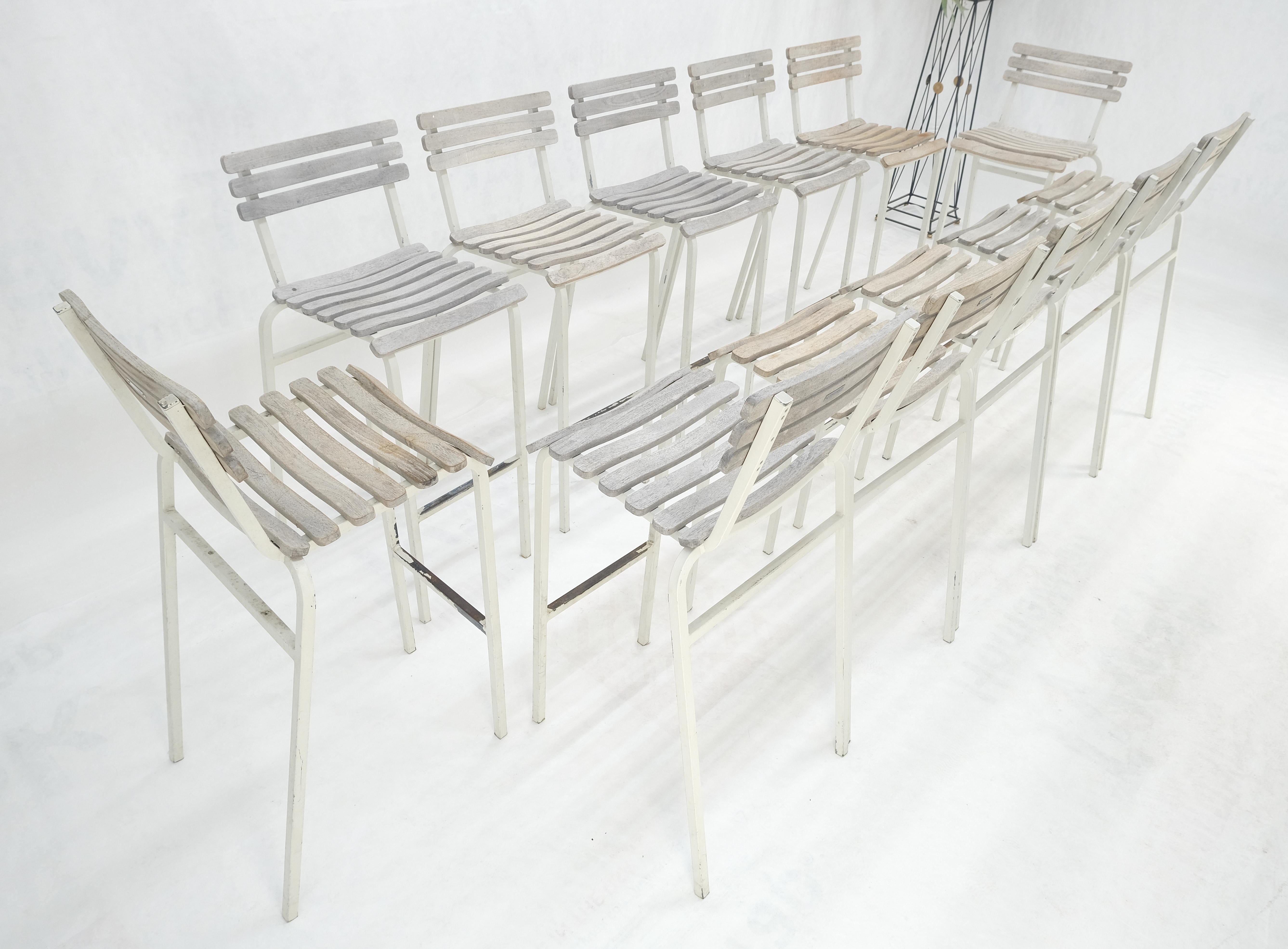 Mid-Century moderno Set di 12 sgabelli da bar per esterni in TEAK e alluminio, Made in Italy in vendita