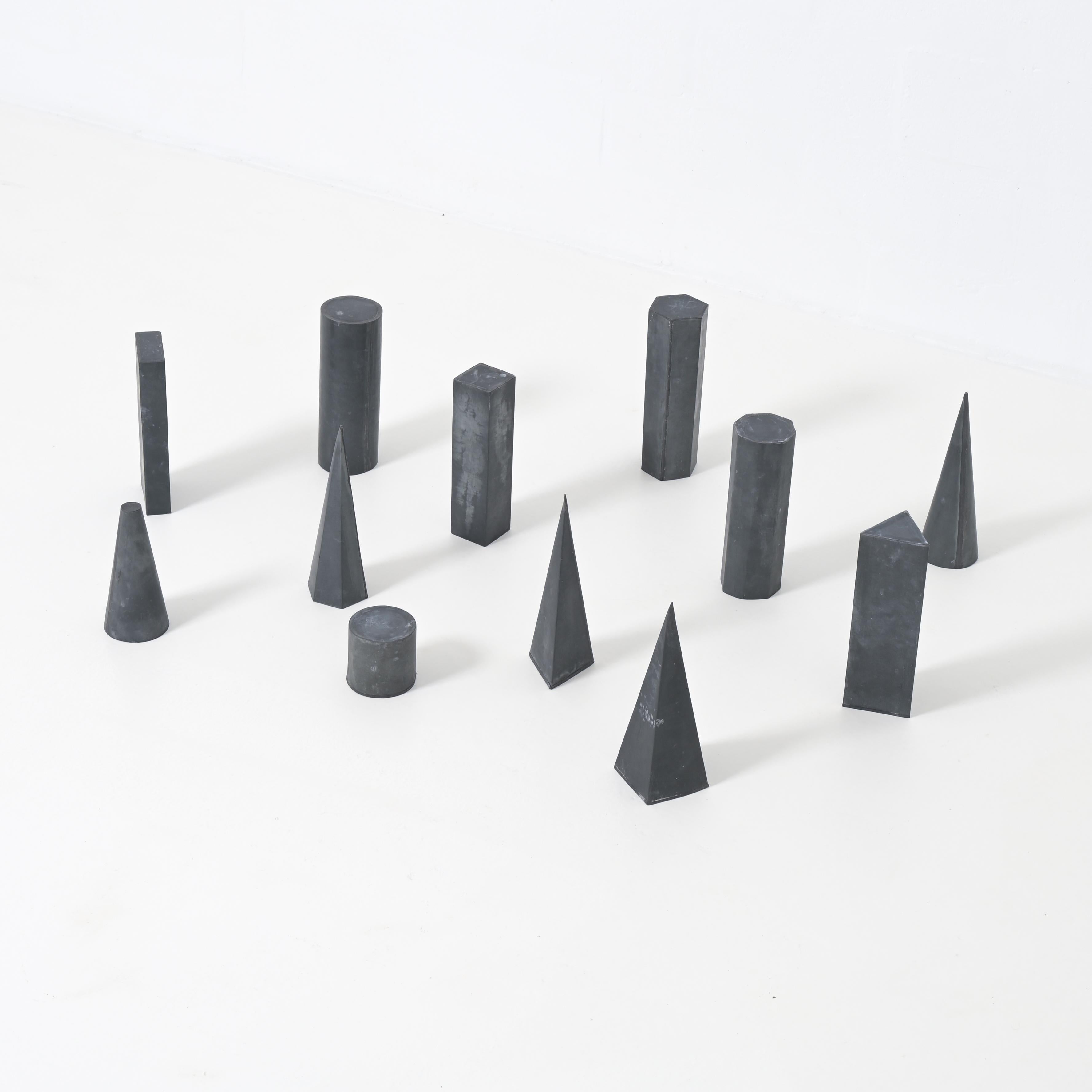 Set di 12 modelli geometrici in zinco in vendita 10