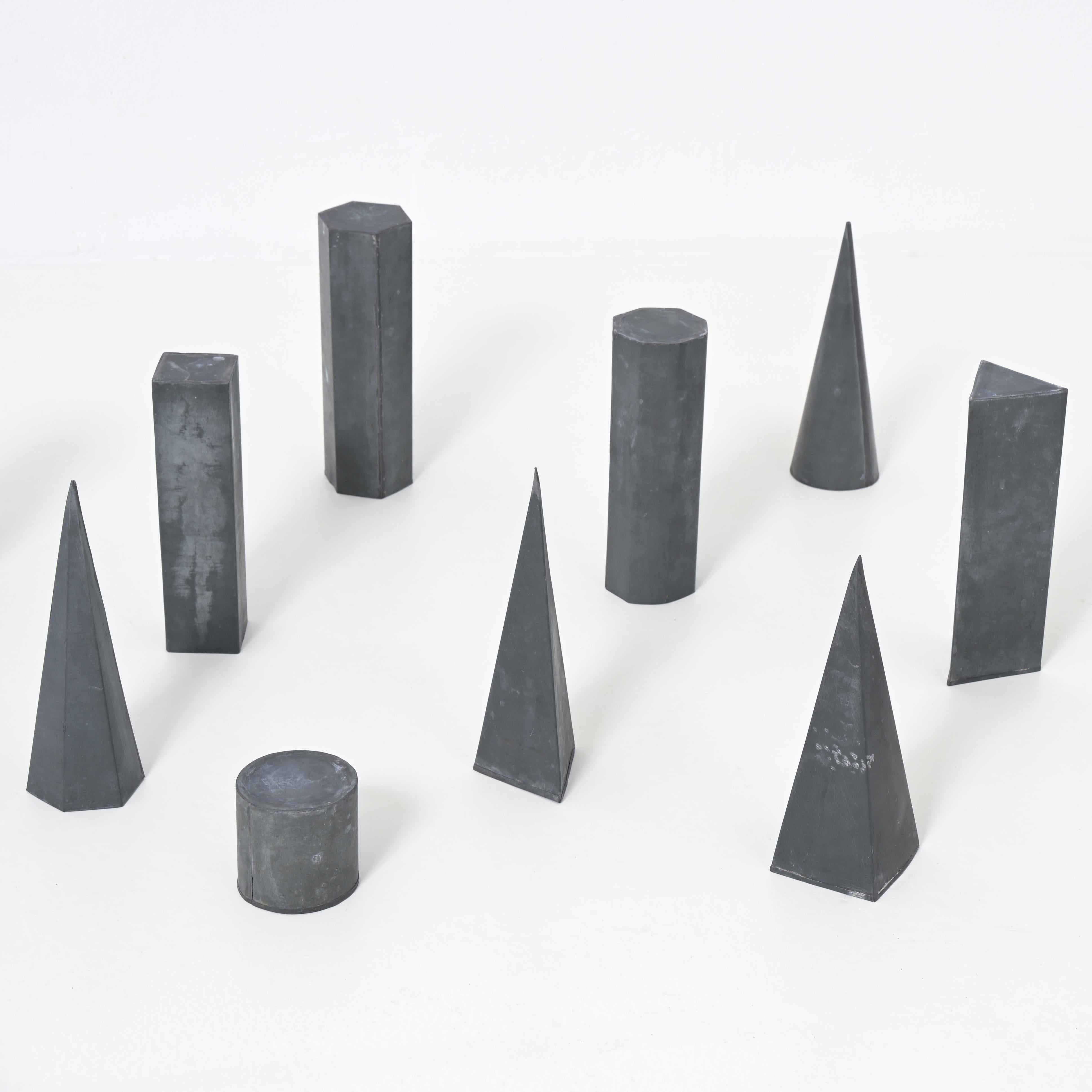 Belga Set di 12 modelli geometrici in zinco in vendita