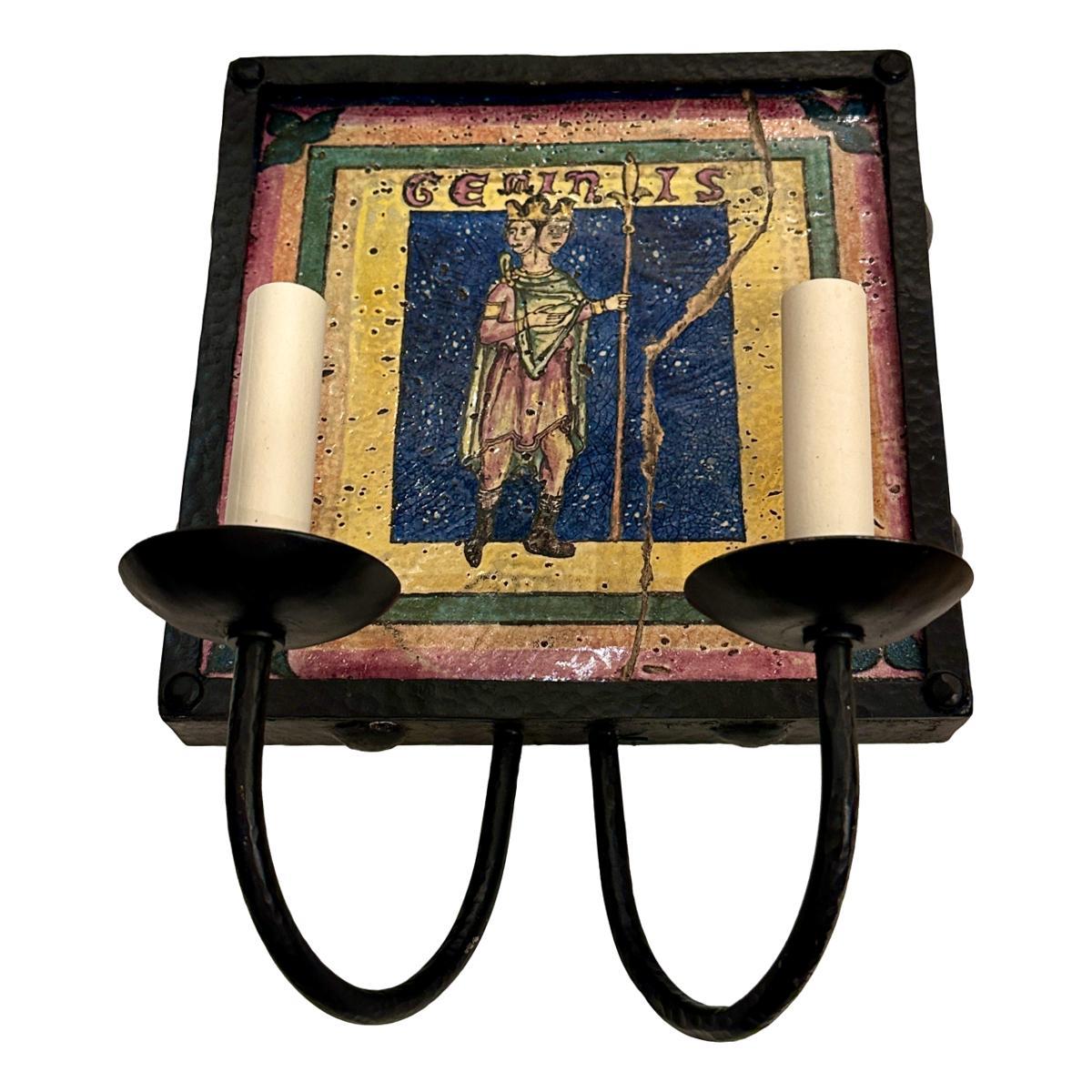 Satz von 12 Zodiac Sconces, pro Paar verkauft im Zustand „Gut“ im Angebot in New York, NY