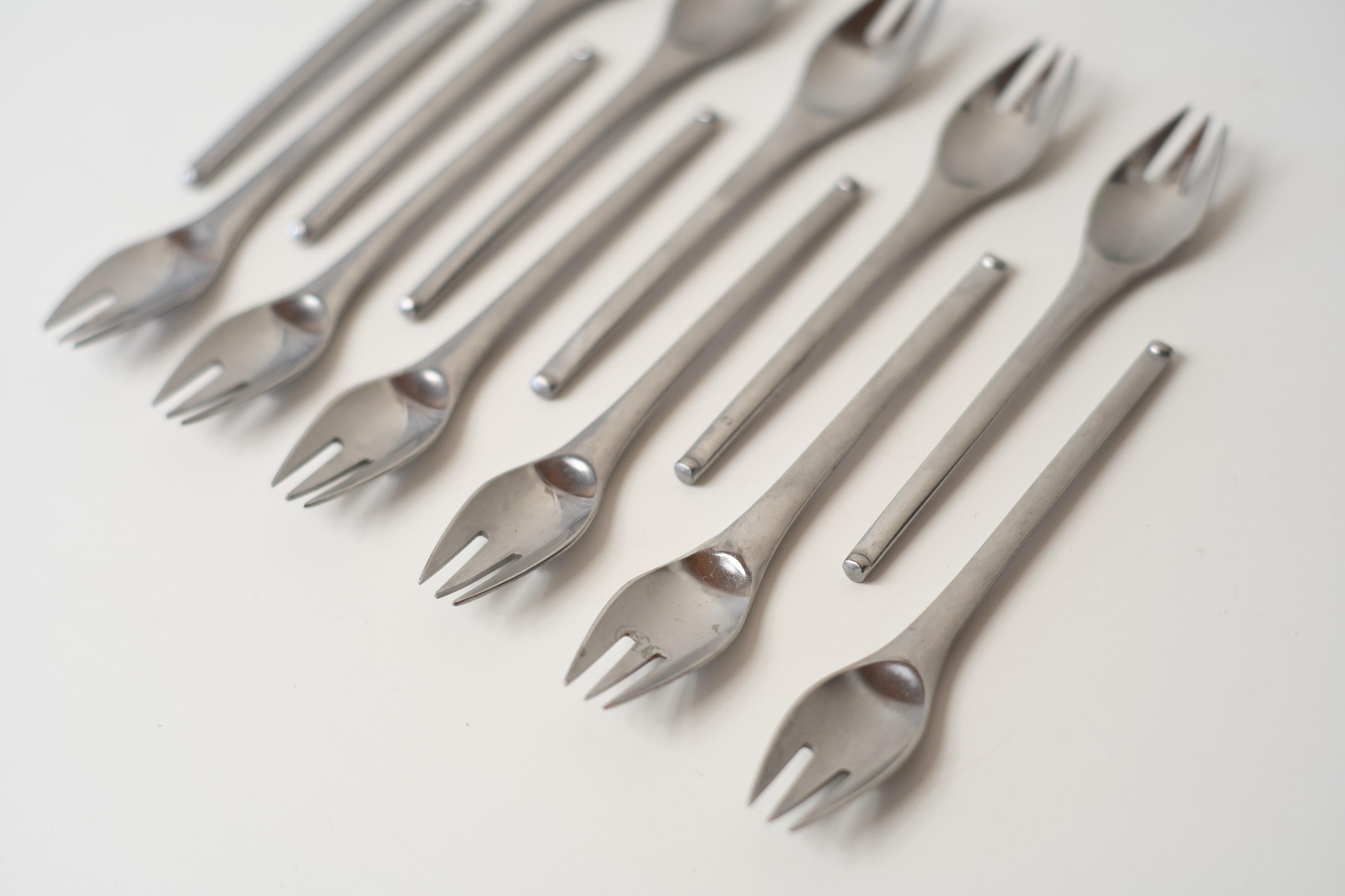 Set of 123 Stanley Roberts Contempra Mid Century Modern Stainless Flatware For Sale 4