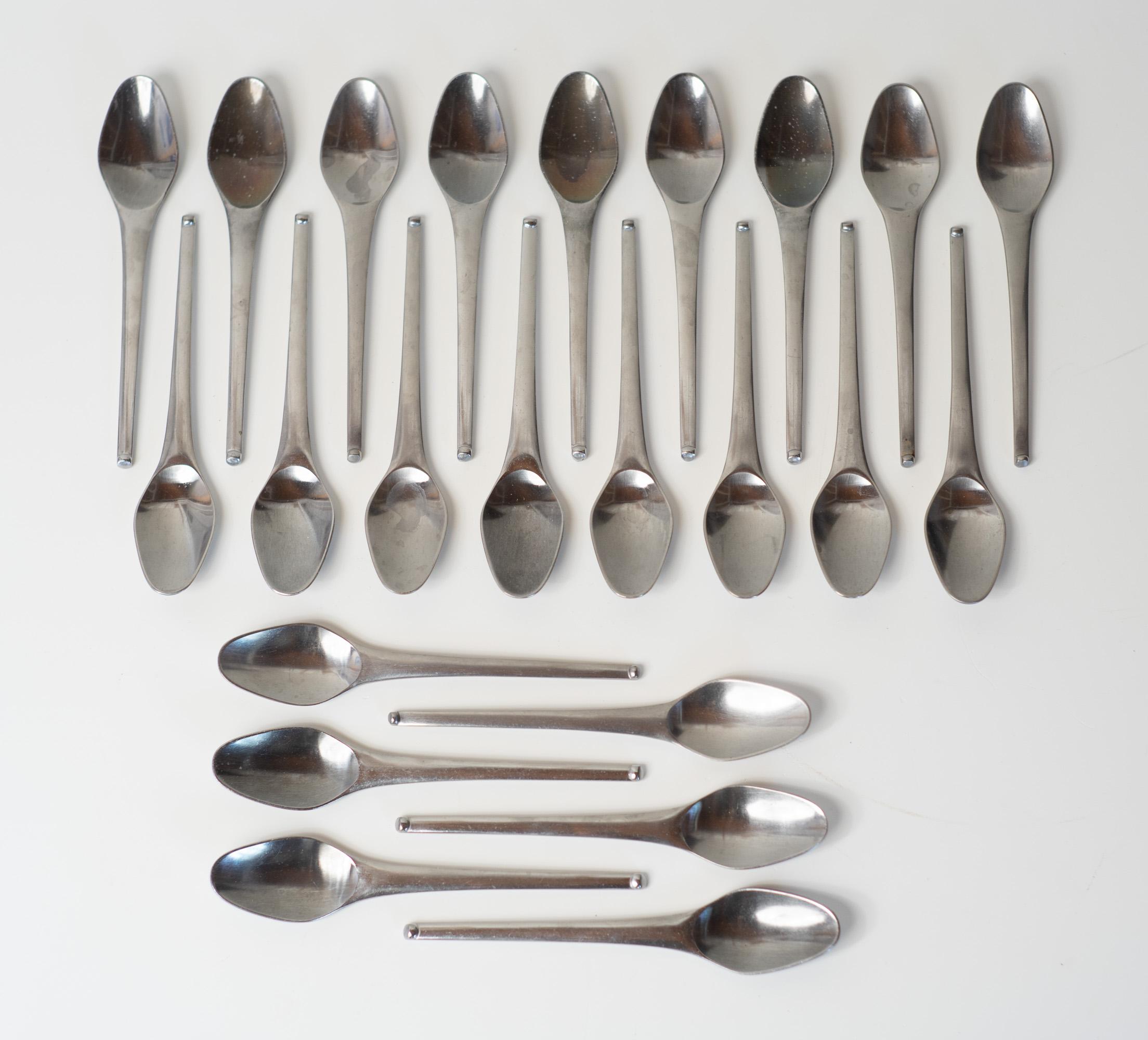 Polished Set of 123 Stanley Roberts Contempra Mid Century Modern Stainless Flatware For Sale