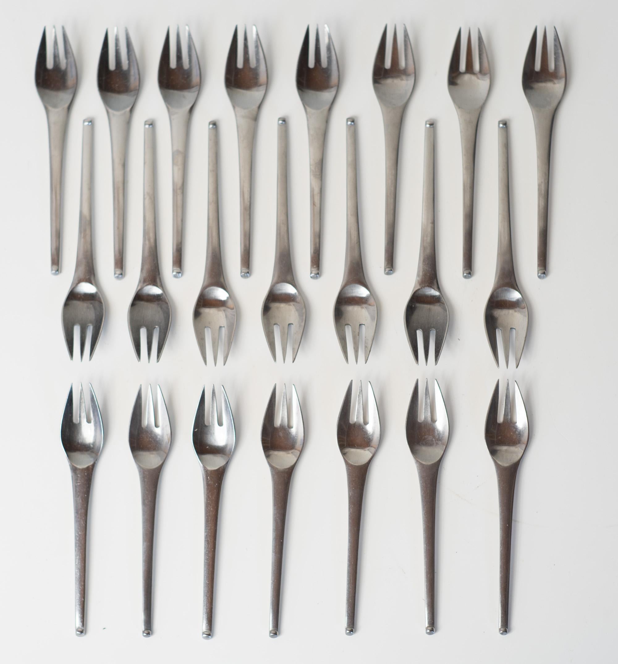Mid-20th Century Set of 123 Stanley Roberts Contempra Mid Century Modern Stainless Flatware For Sale