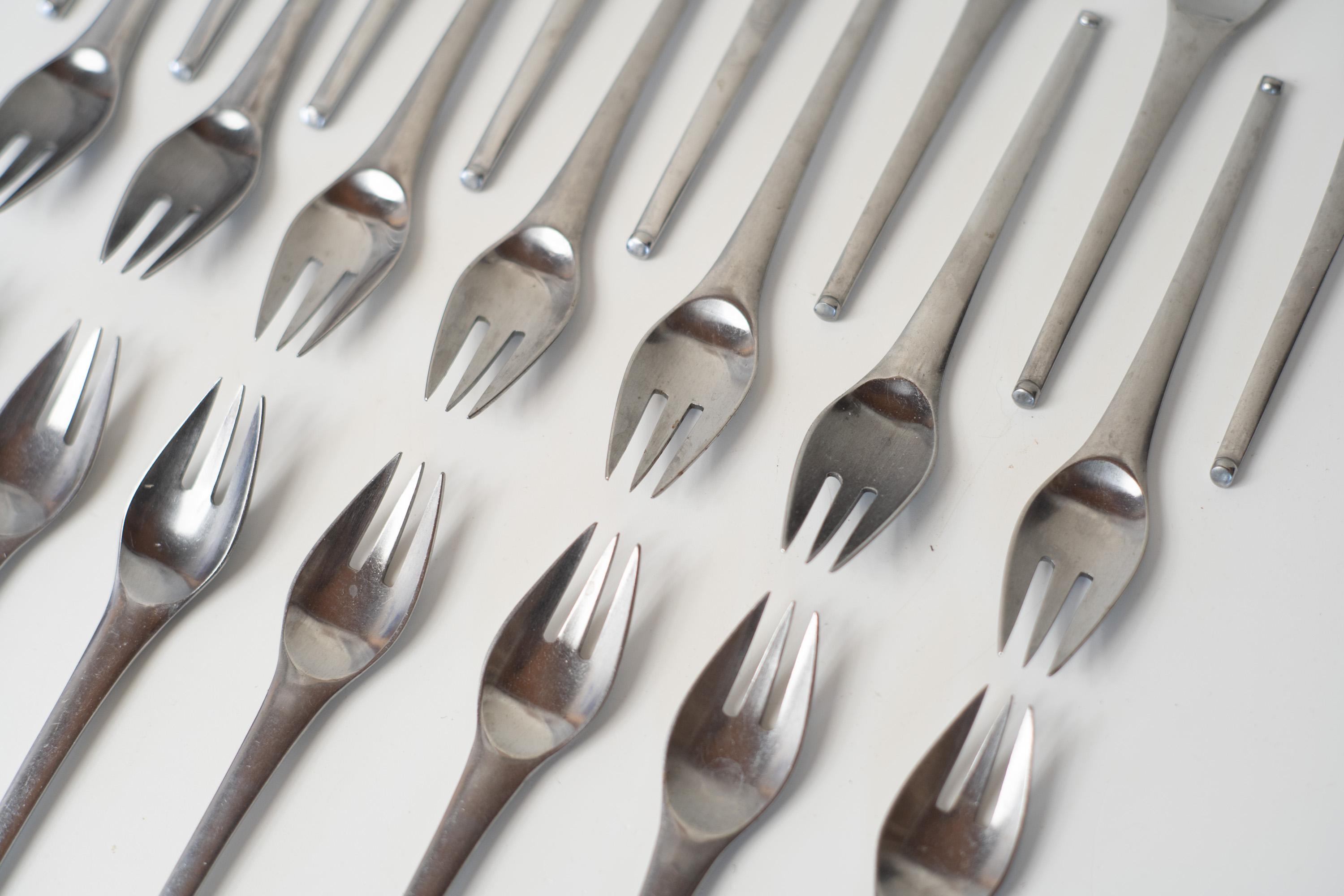 Stainless Steel Set of 123 Stanley Roberts Contempra Mid Century Modern Stainless Flatware For Sale