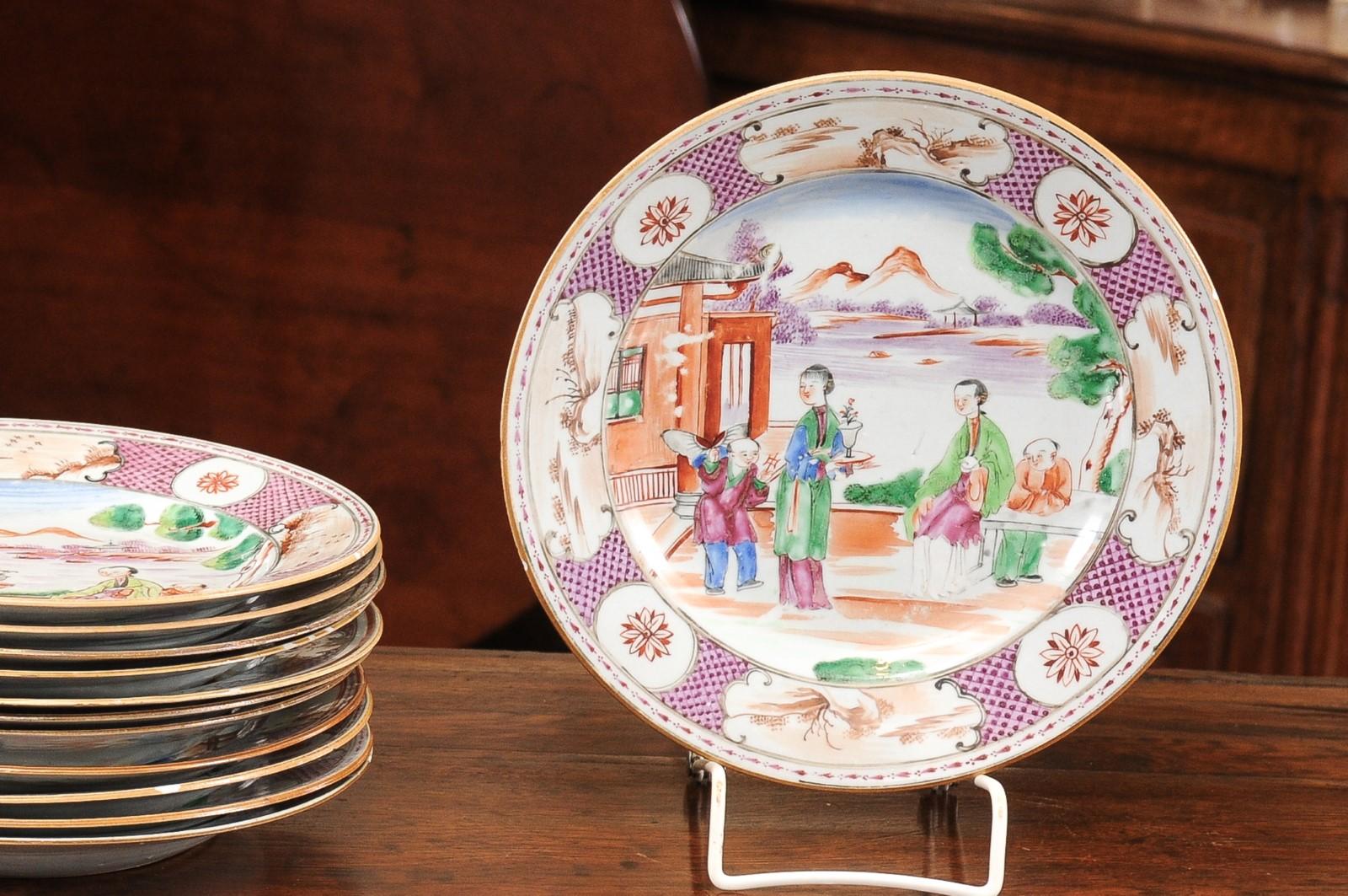 Porcellana Set di 13 piatti da esportazione cinesi Famille Rose Mandarine, fine del XVIII secolo in vendita