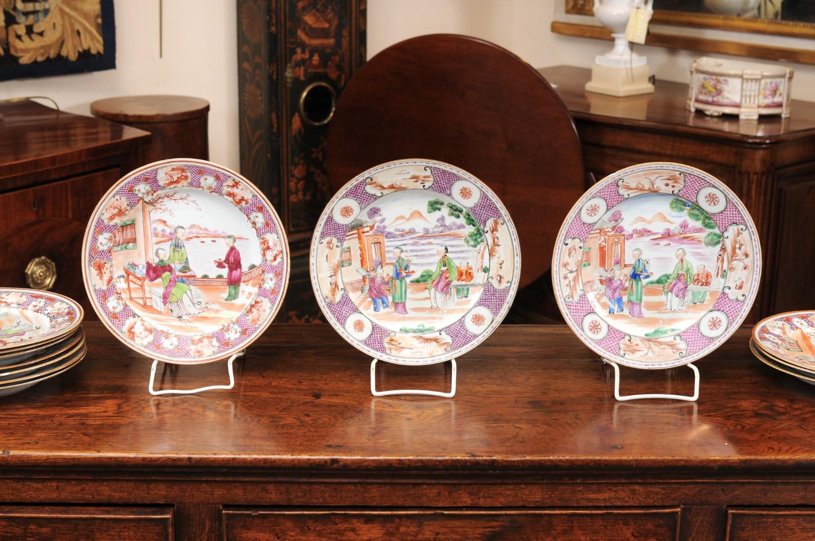 Set di 13 piatti da esportazione cinesi Famille Rose Mandarine, fine del XVIII secolo in vendita 2