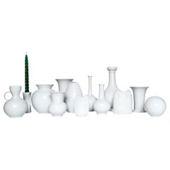 Set di 13 vasi tedeschi vintage minimalisti in porcellana bianca degli anni 1950-1980.