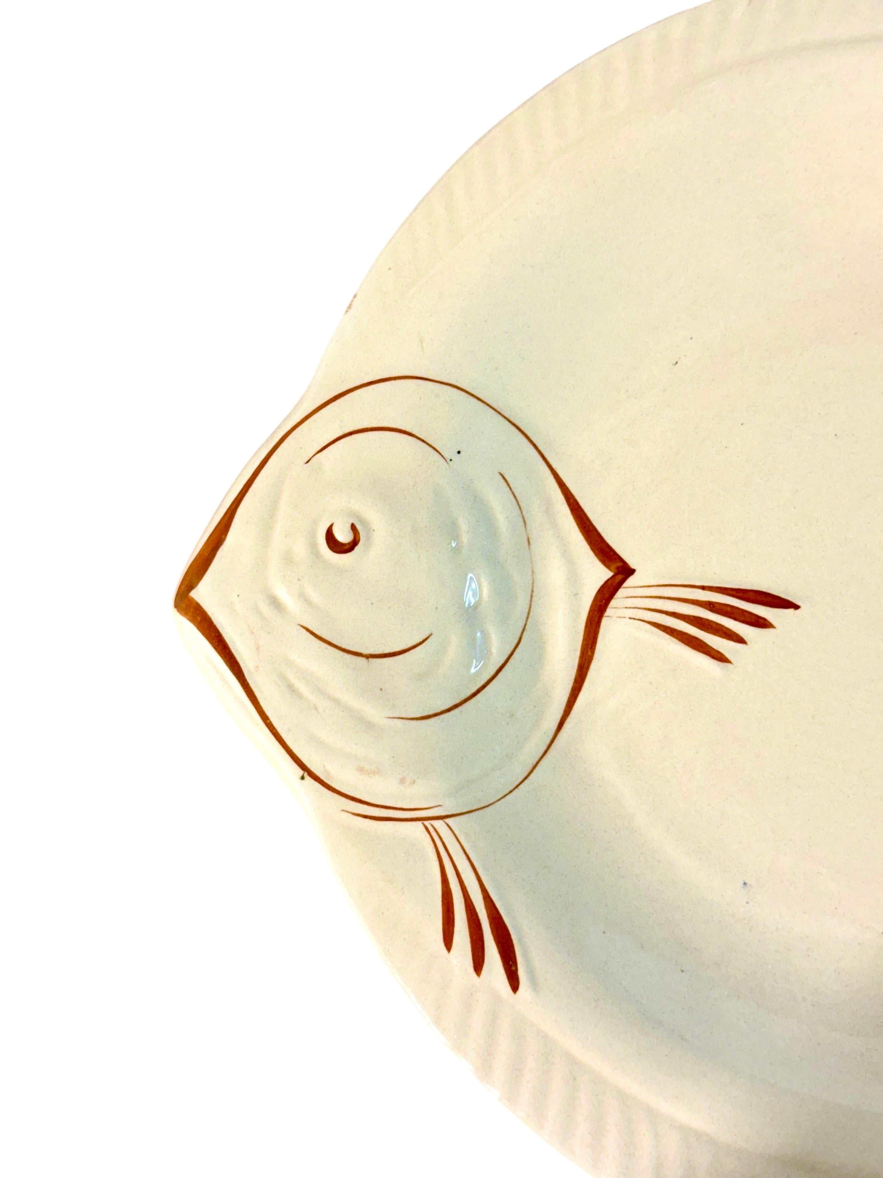 Set of 13 Longwy Fish-Shaped Creamware Plates, 20th Century In Good Condition For Sale In LA CIOTAT, FR