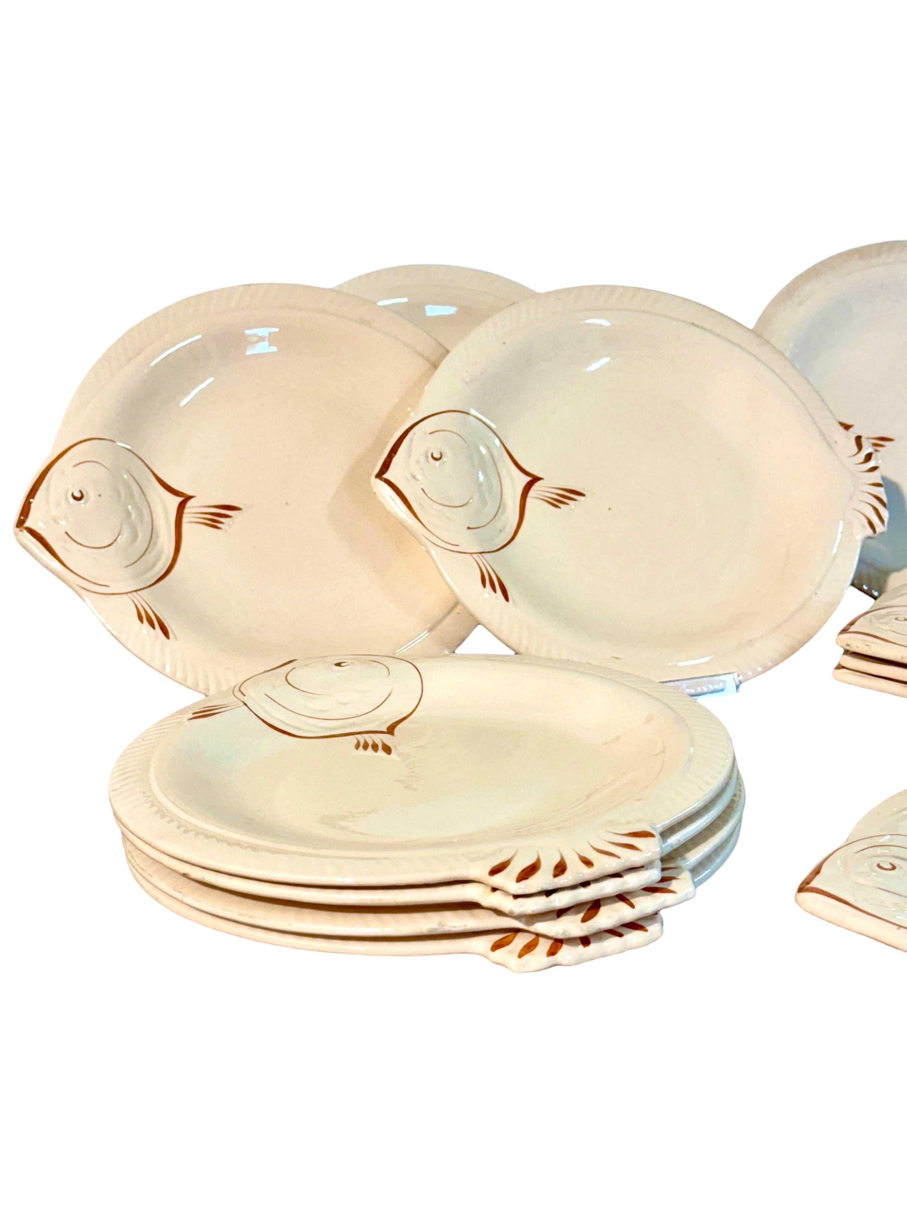 Set of 13 Longwy Fish-Shaped Creamware Plates, 20th Century For Sale 3