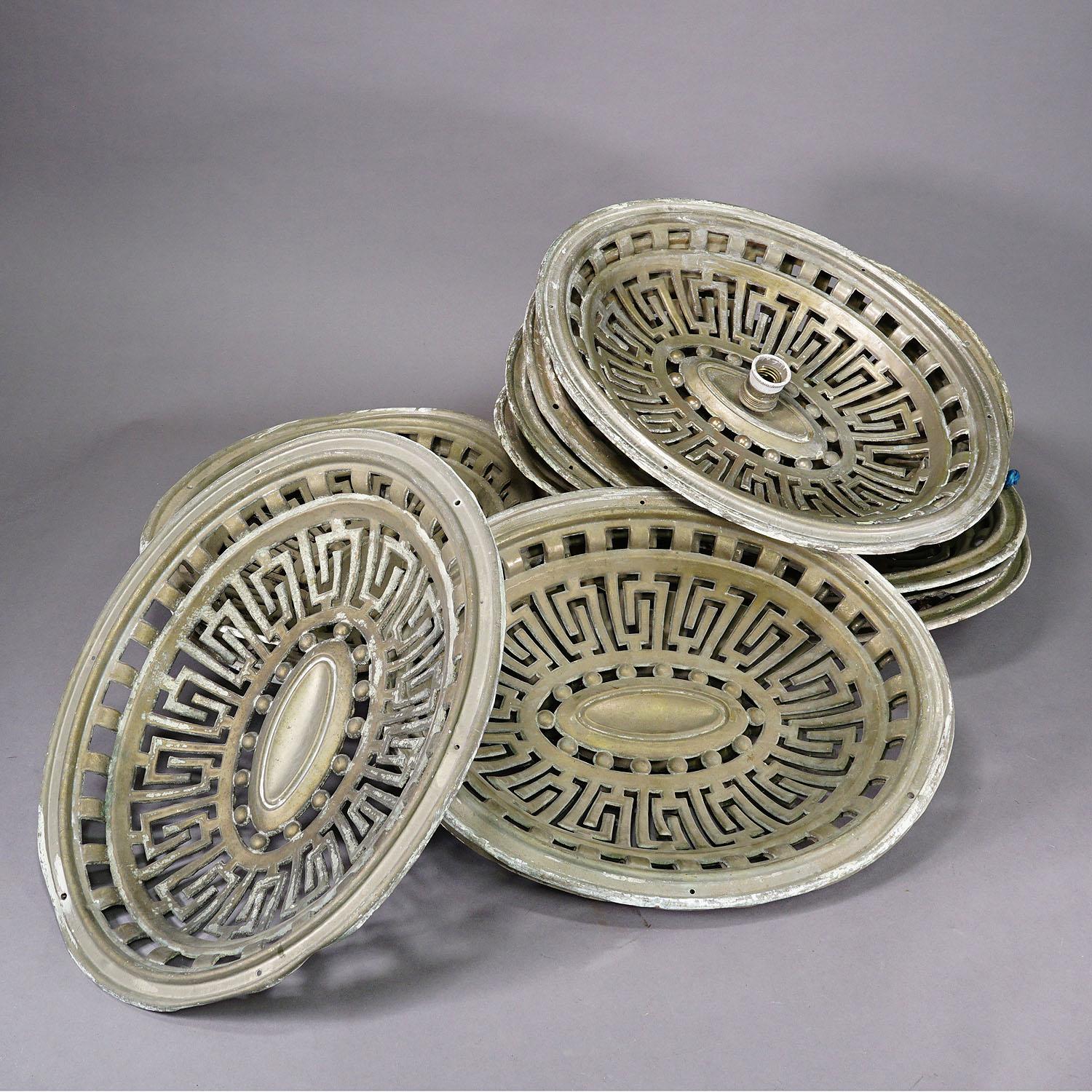 Juego de 13 Lámparas de Pared de Metal de una Casa Noble Italiana ca 1900s en venta 5
