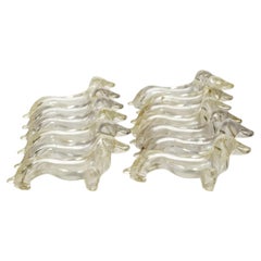 Lot de 13 porte-couteaux en plastique en forme de chien, France, 1970
