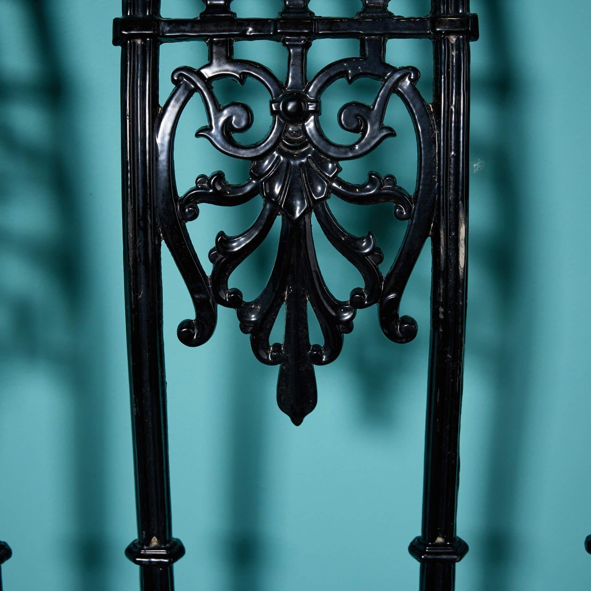 Anglais Ensemble de 13 balustrades en fonte de style Régence du 19ème siècle en vente