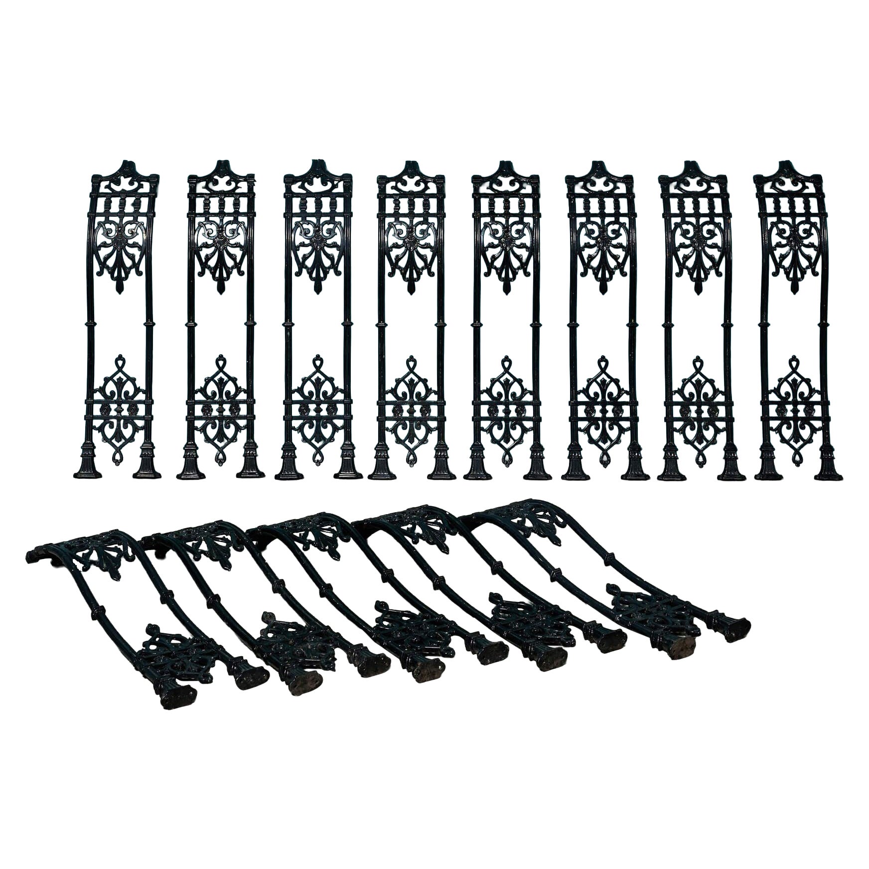 Ensemble de 13 balustrades en fonte de style Régence du 19ème siècle en vente