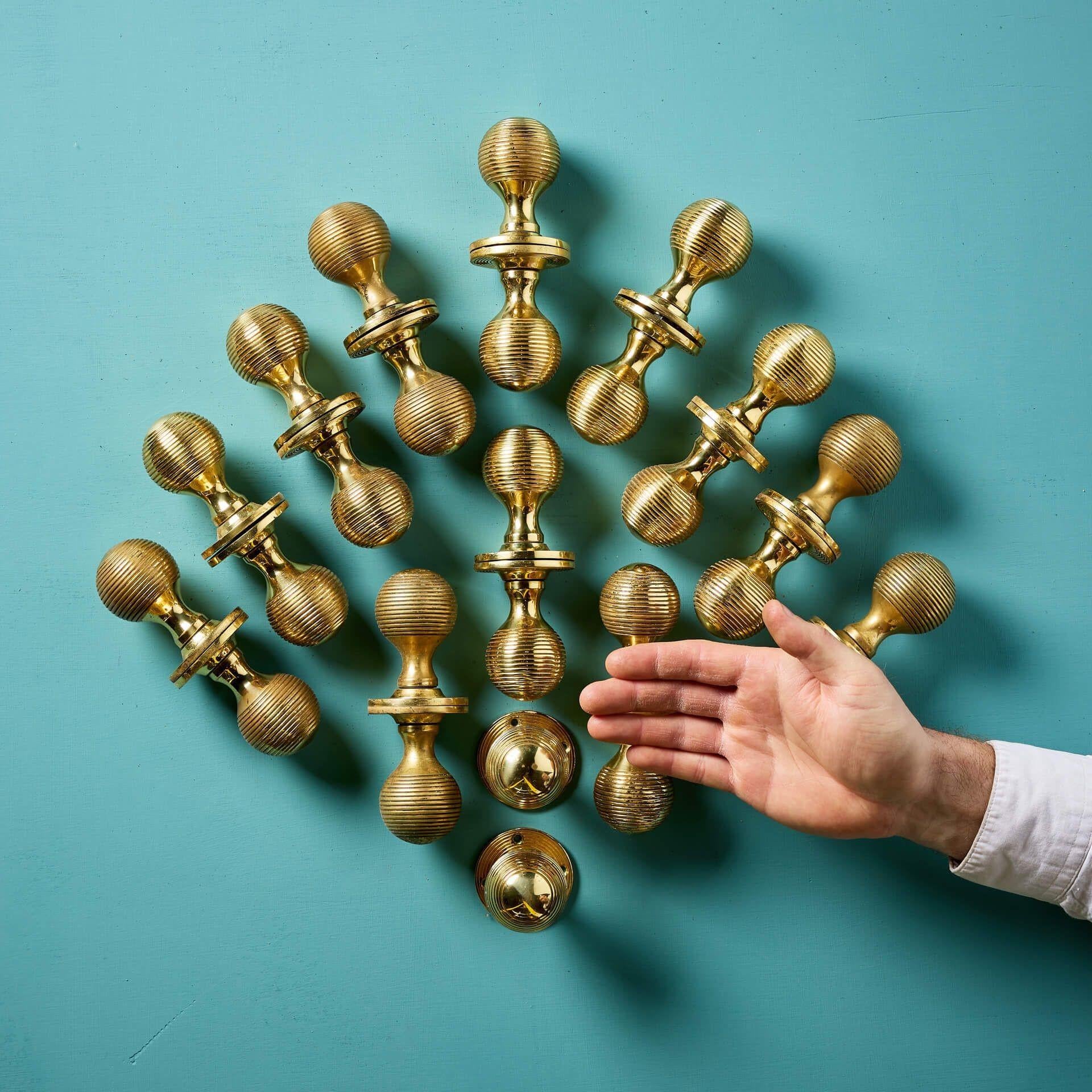 A rare set of 13 vintage English brass beehive door knobs, beautifully crafted and sourced from an English country house.

Featuring classic beehive detailing and a warm gold-coloured finish with a naturally aged patina, these knobs offer timeless