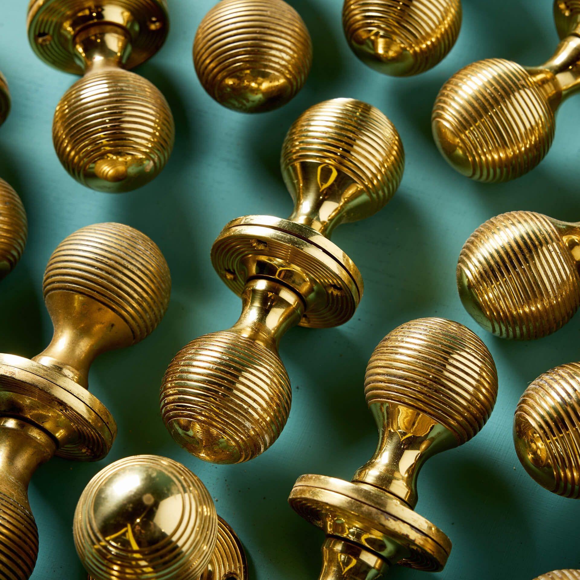 20th Century Set of 13 Vintage English Brass Beehive Door Knobs For Sale