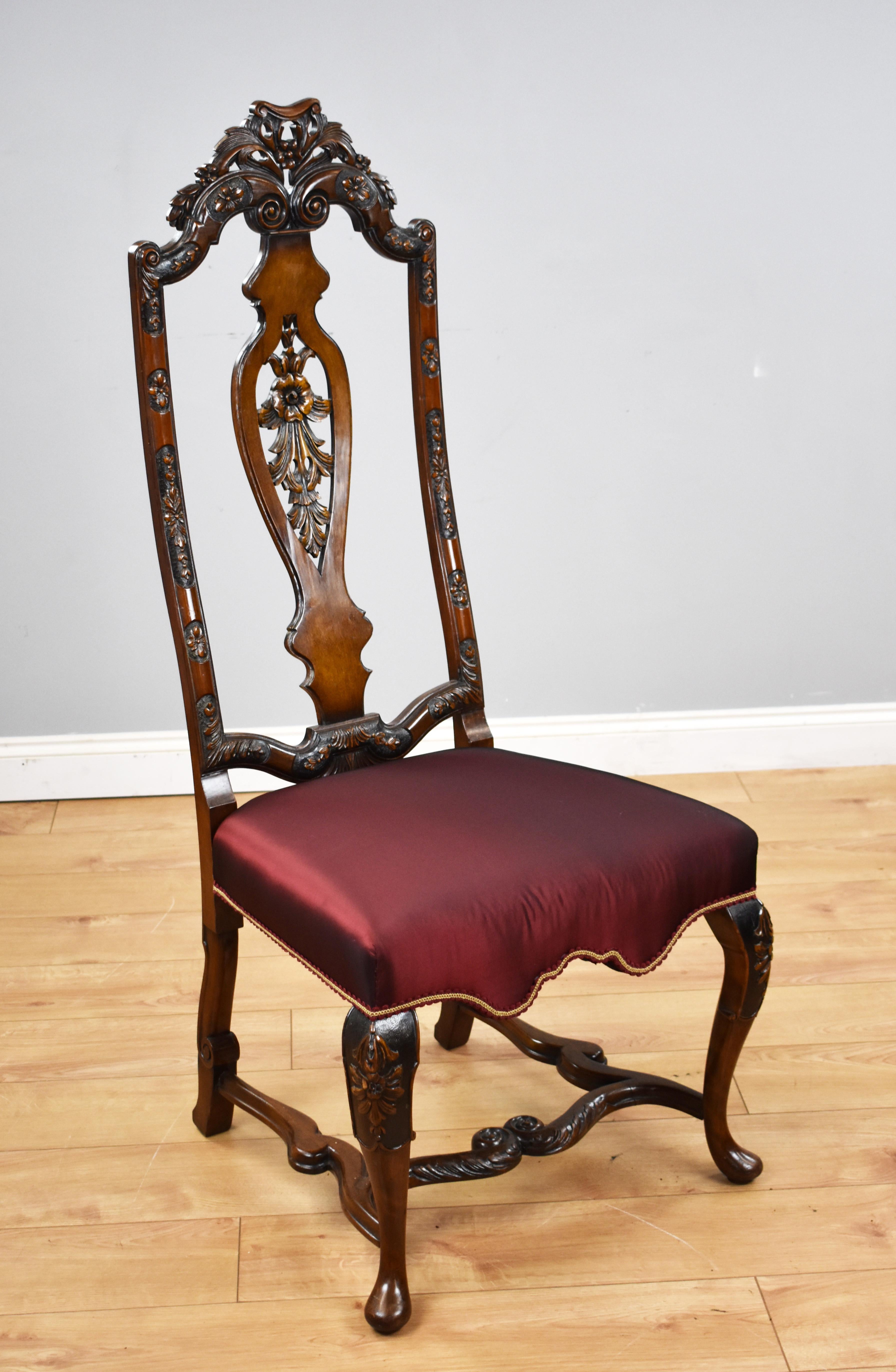 Ensemble de 14 chaises de salle à manger anglaises anciennes de style Queen Anne du 20ème siècle en vente 2