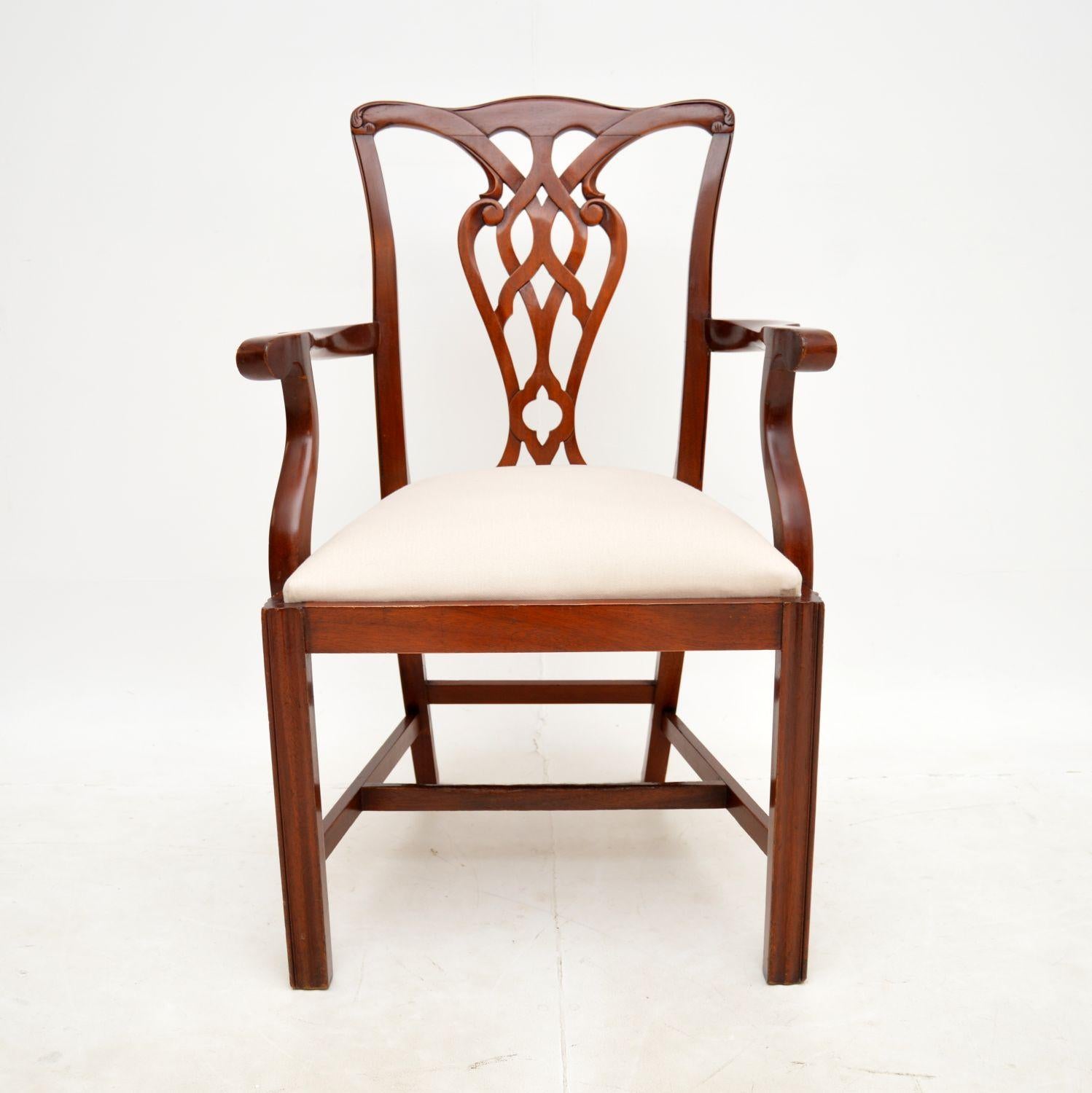 Set of 14 Antique Chippendale Style Dining Chairs In Good Condition In London, GB
