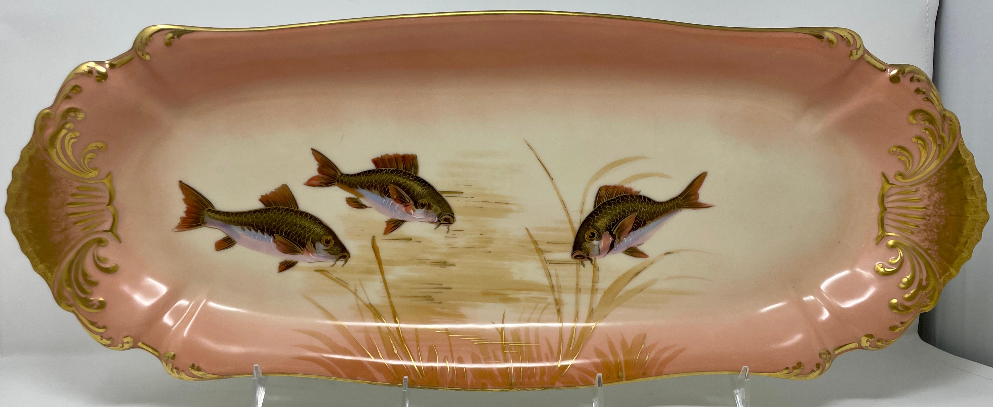 Ensemble de 14 services à poisson anciens en porcelaine de Limoges 