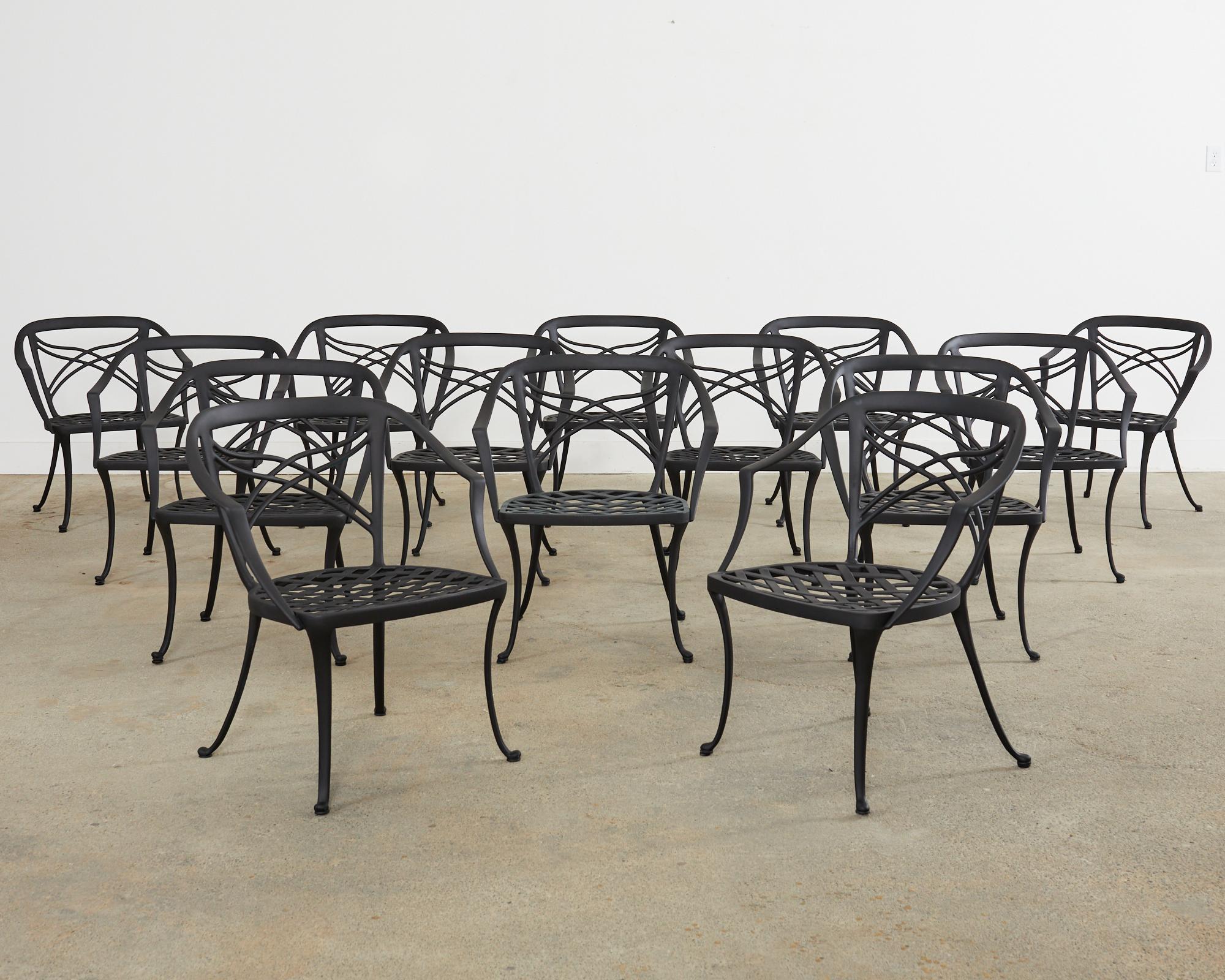 Néoclassique Ensemble de 14 fauteuils de salle à manger de jardin Jordan Classic Brown en vente