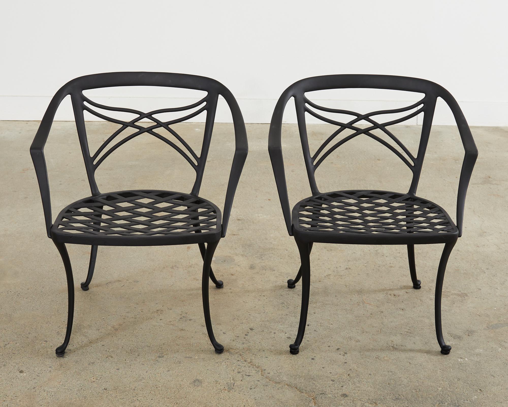 Satz von 12 Brown Jordan Classic Garden Dining Armchairs im Zustand „Gut“ im Angebot in Rio Vista, CA