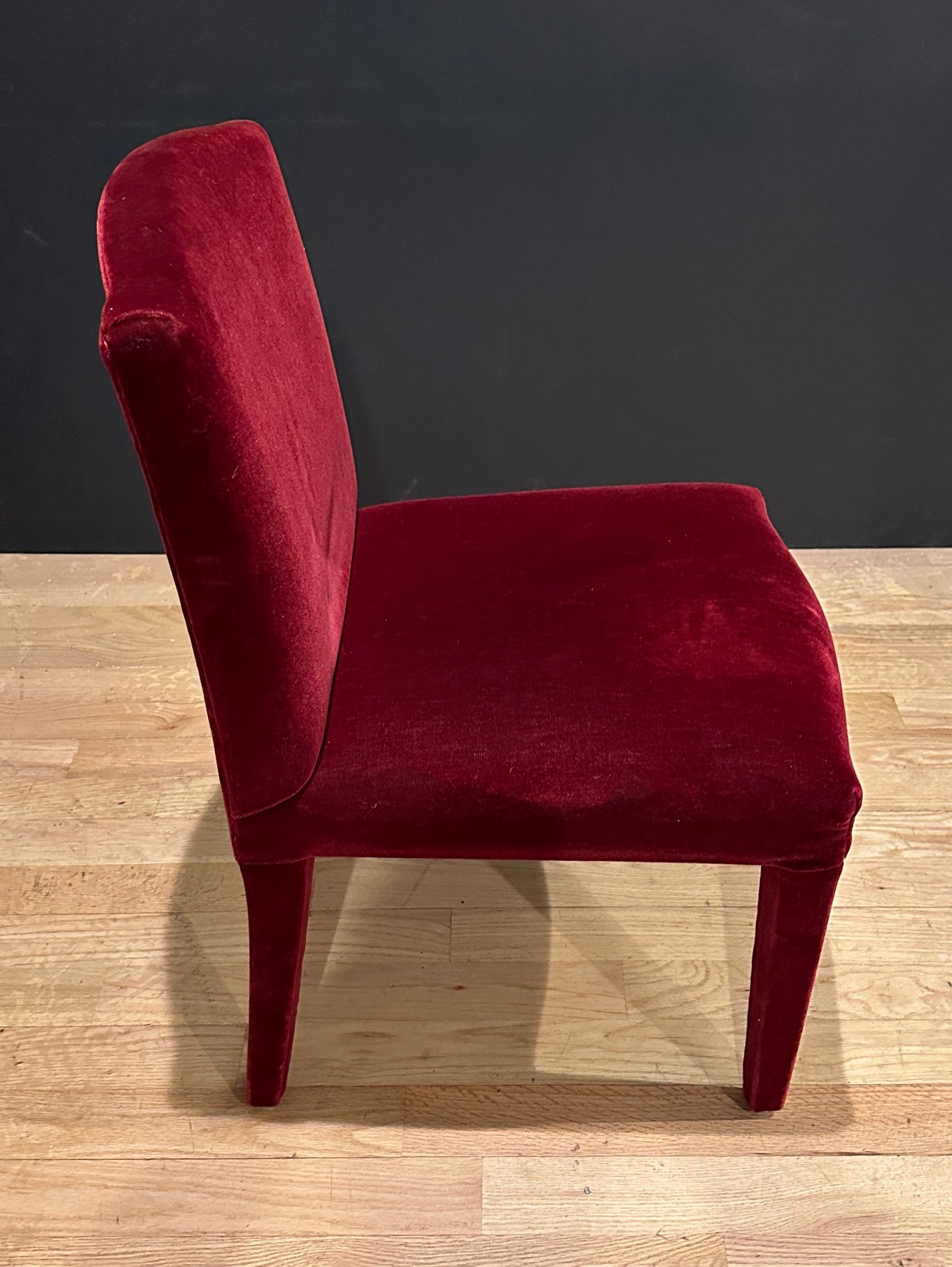 Set aus 14 burgunderroten Mohair-Esszimmerstühlen (amerikanisch) im Angebot