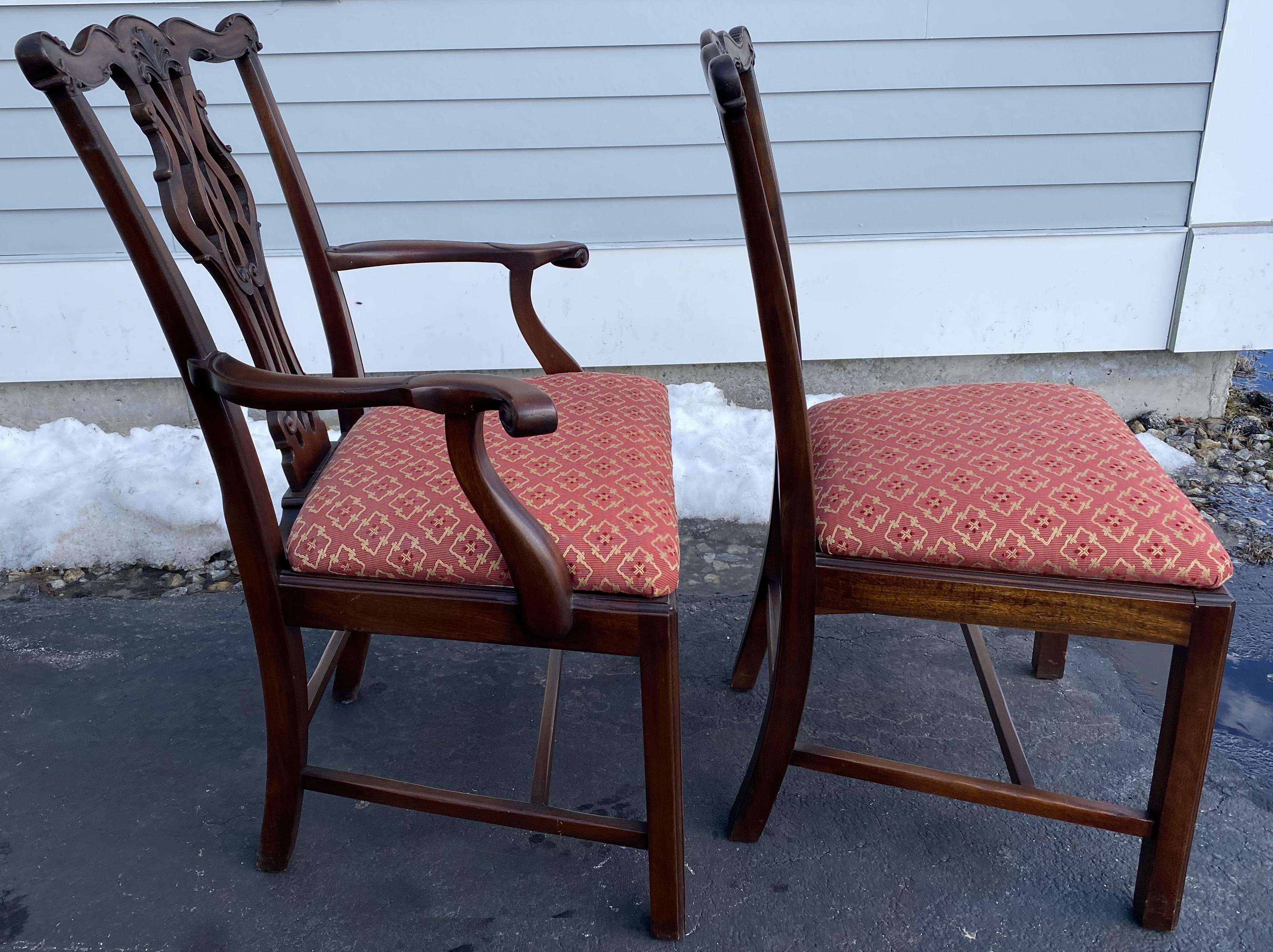 Set di 14 sedie da pranzo in mogano in stile Chippendale con sedute imbottite e scivolose in vendita 3