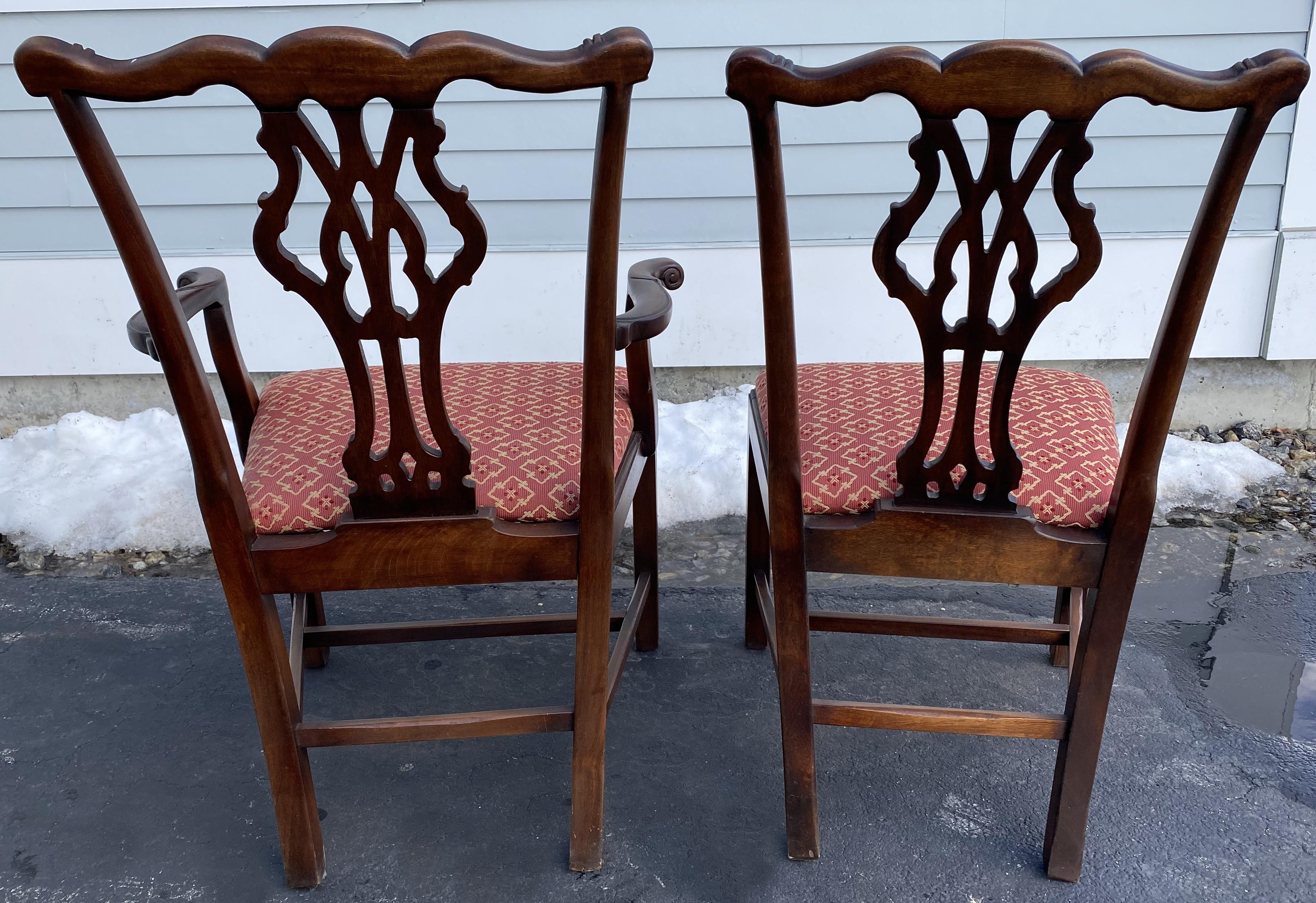 Set di 14 sedie da pranzo in mogano in stile Chippendale con sedute imbottite e scivolose in vendita 4