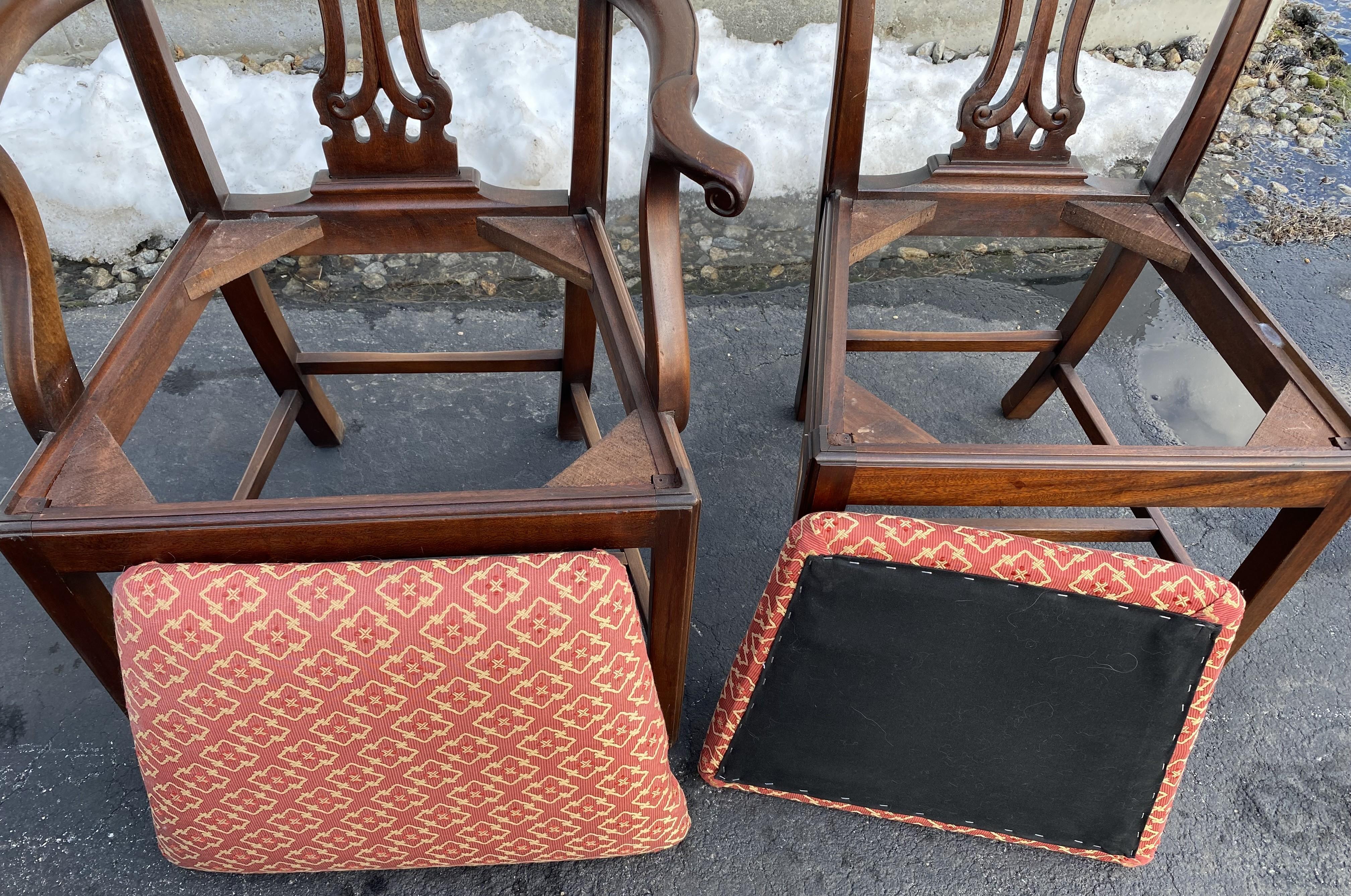 Set di 14 sedie da pranzo in mogano in stile Chippendale con sedute imbottite e scivolose in vendita 7
