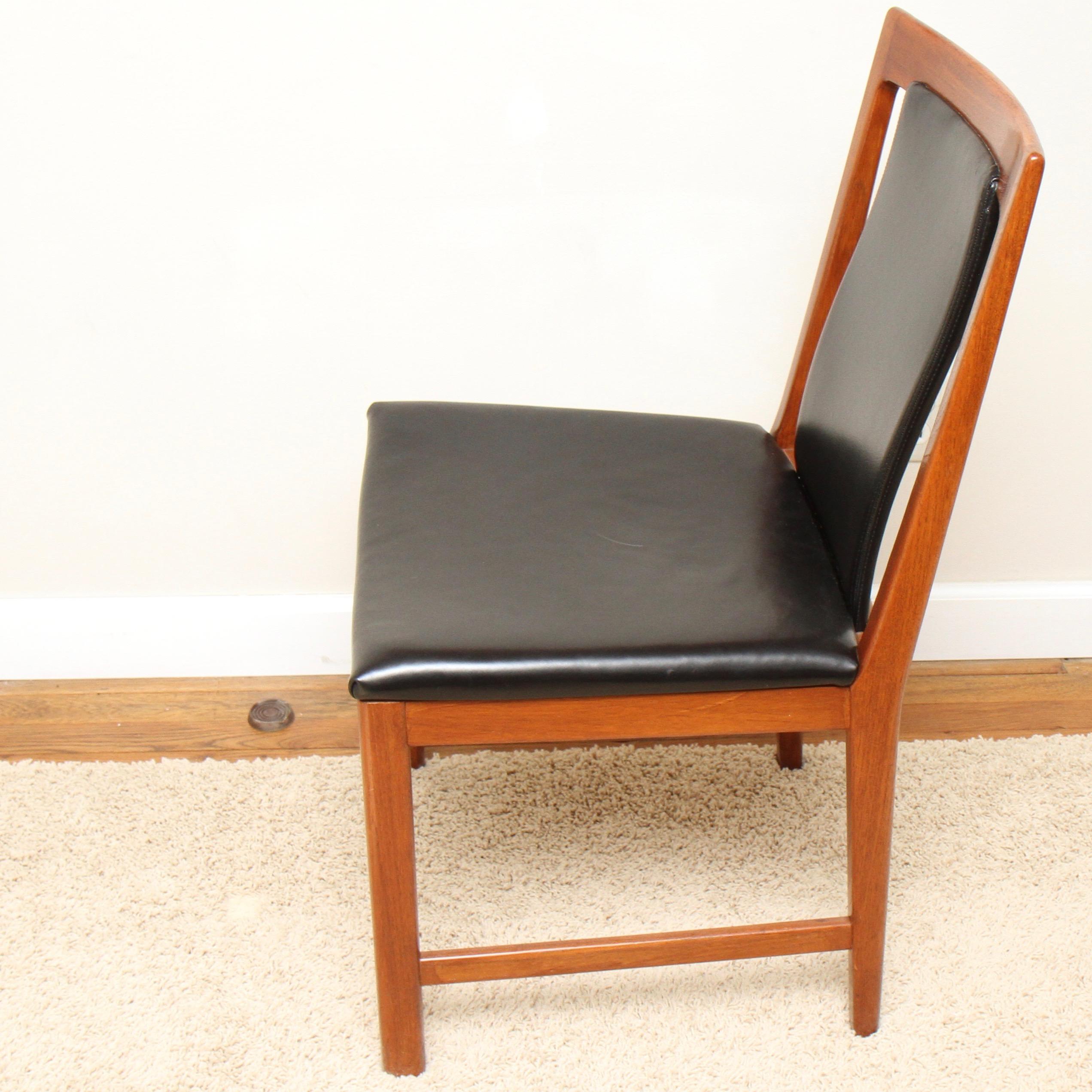 Set of 14 Karl - Erik Ekselius Teak Dining Chairs 1970s Sweden In Good Condition In New London, CT