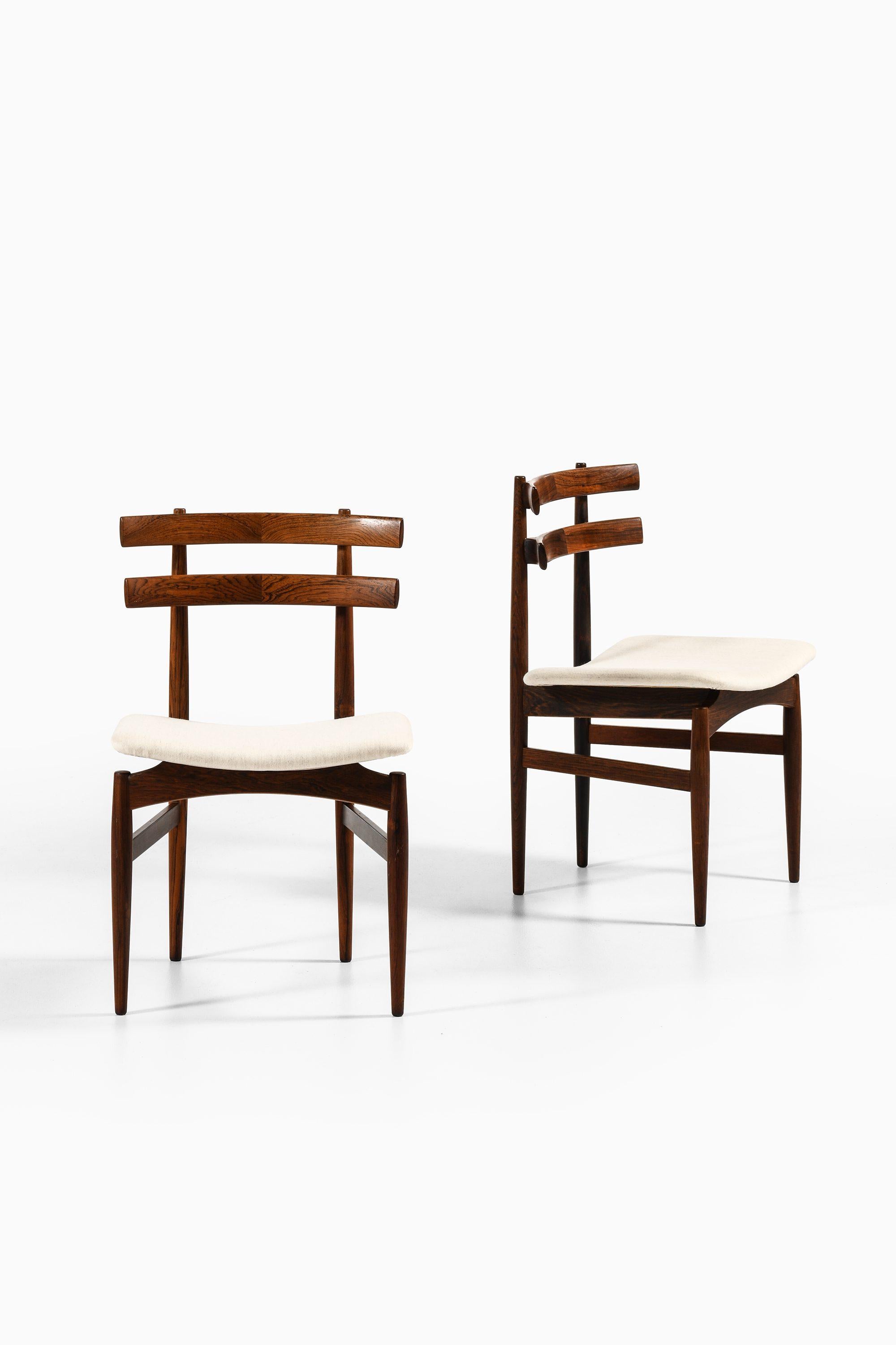 Set of 14 Dining Chairs in Rosewood and Reupholstered in Gabriel Savak Plain by Poul Hundevad, 1960's

Additional Information:
Material: Rosewood and reupholstered in Gabriel Savak plain (by Tove Kindt Larsen)
Style: Mid century, Scandinavian
Very