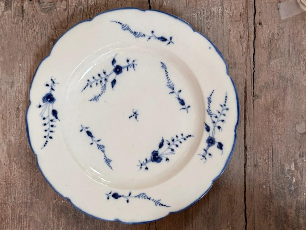 18th Century and Earlier Set of 14 French 18th Century Porcelain Chantilly Blue Spring Plates For Sale