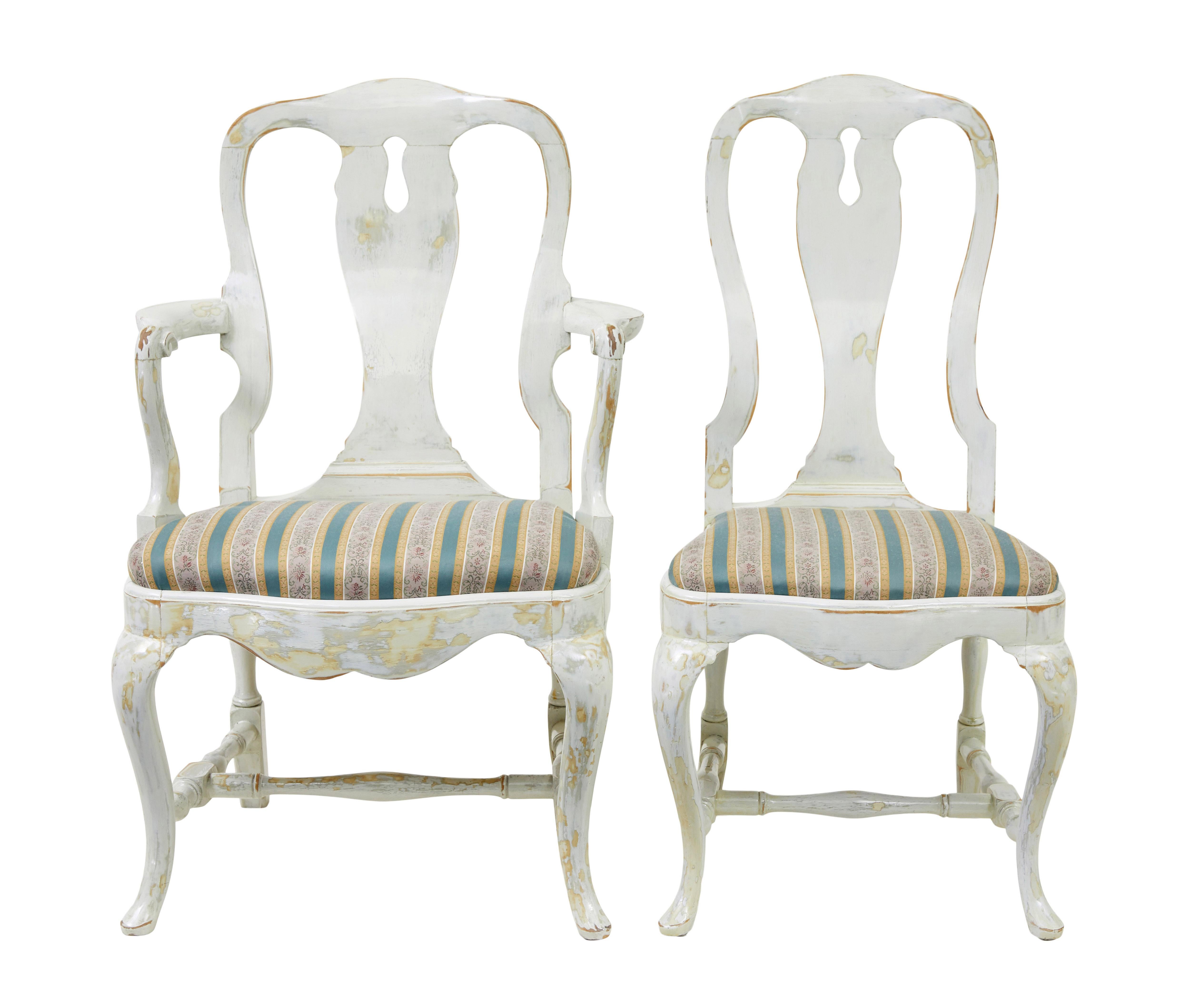 Conjunto de 14 sillas de comedor lacadas de influencia Queen Anne Sueco en venta