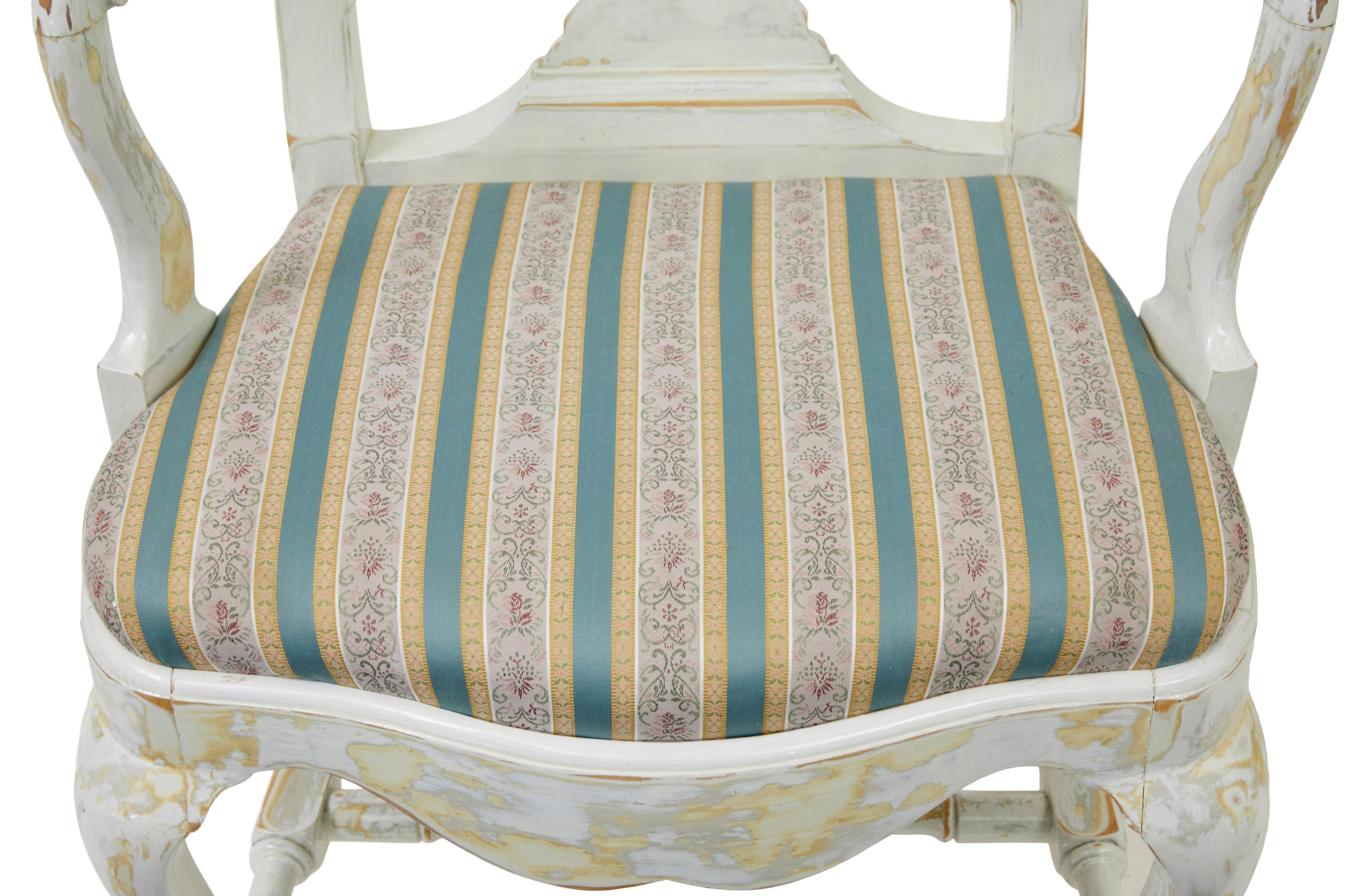 Conjunto de 14 sillas de comedor lacadas de influencia Queen Anne en venta 1