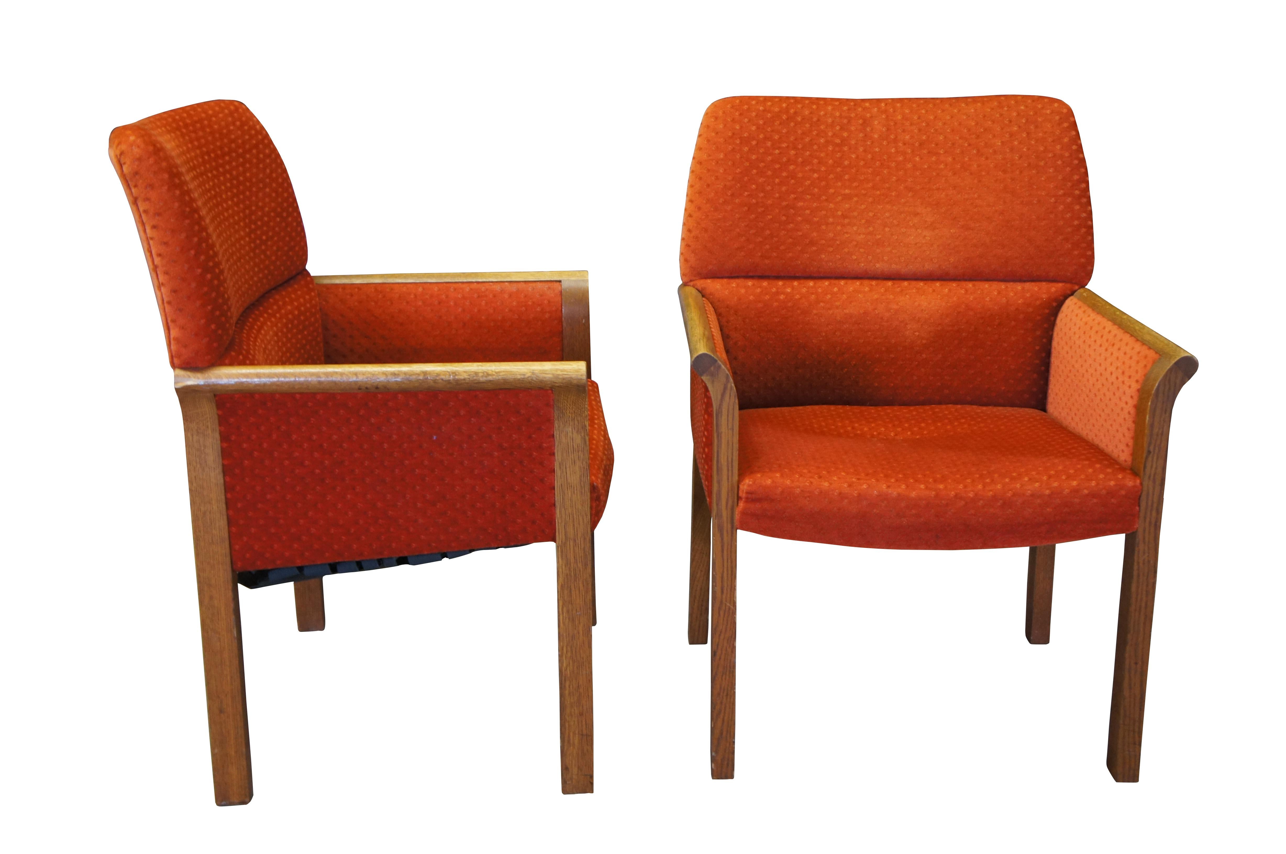 Mid-Century moderno Set di 14 Sedie da Pranzo da Conferenza di metà secolo in Oak Risom arancione MCM in vendita