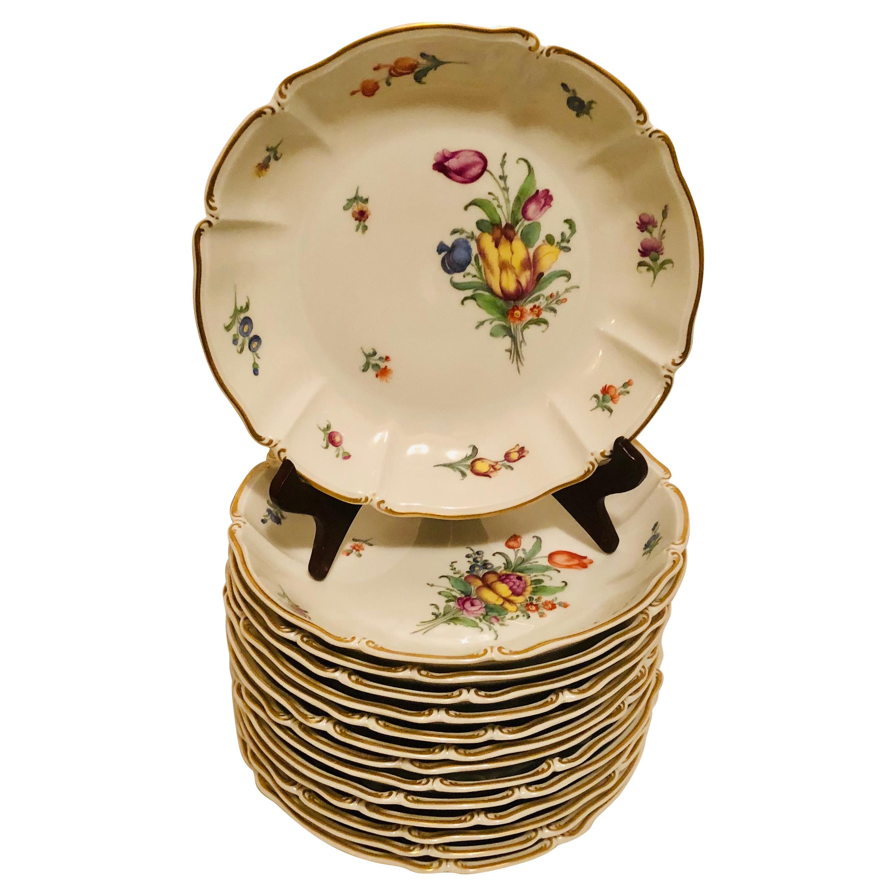 Set von 10 Nymphenburg-Suppenschalen, je mit einem unterschiedlichen Blumenstrauß bemalt