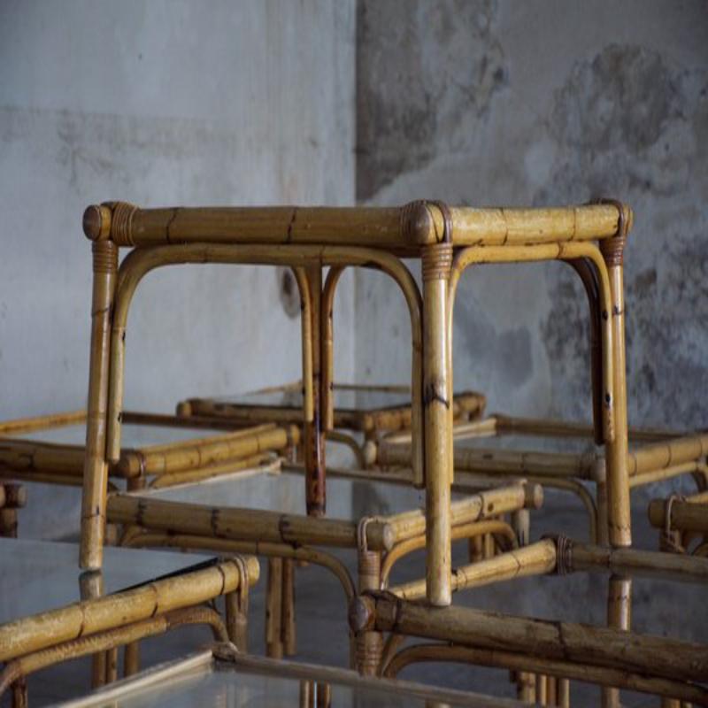 Ensemble de 14 tables basses en rotin, années 1950 en vente 8