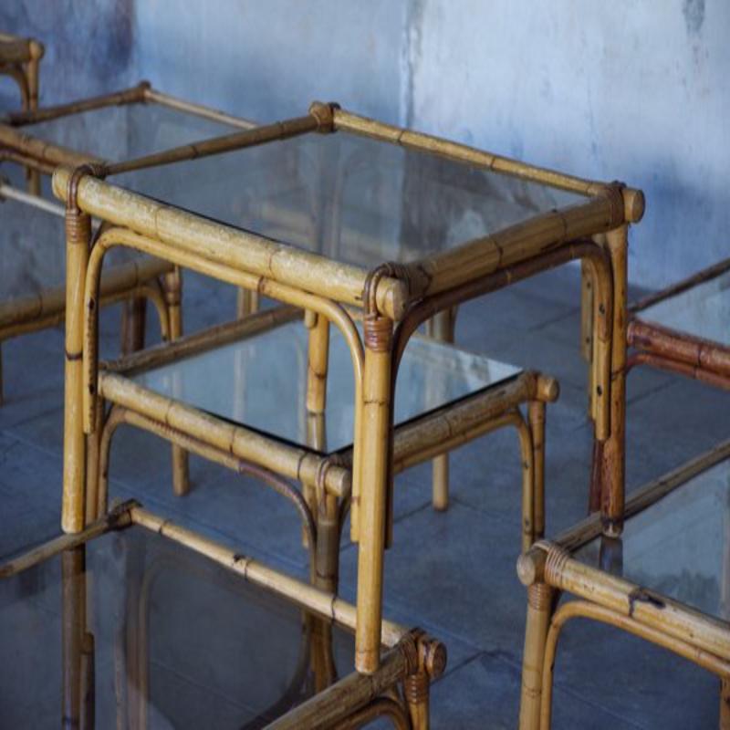 Ensemble de 14 tables basses en rotin, années 1950 en vente 9