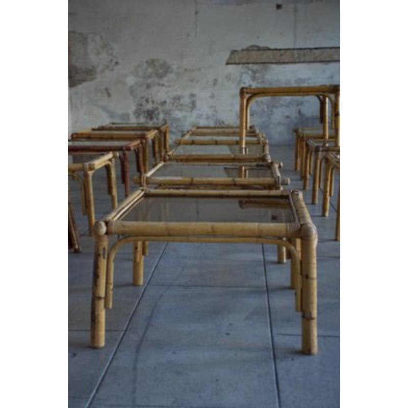 Ensemble de 14 tables basses en rotin, années 1950

Vintage Design
Tables basses bénies provenant d'un hôtel à Lourdes, entièrement nettoyées.

Informations complémentaires :
Matériaux : Verre
Couleur : marron, transparent
Période de conception :