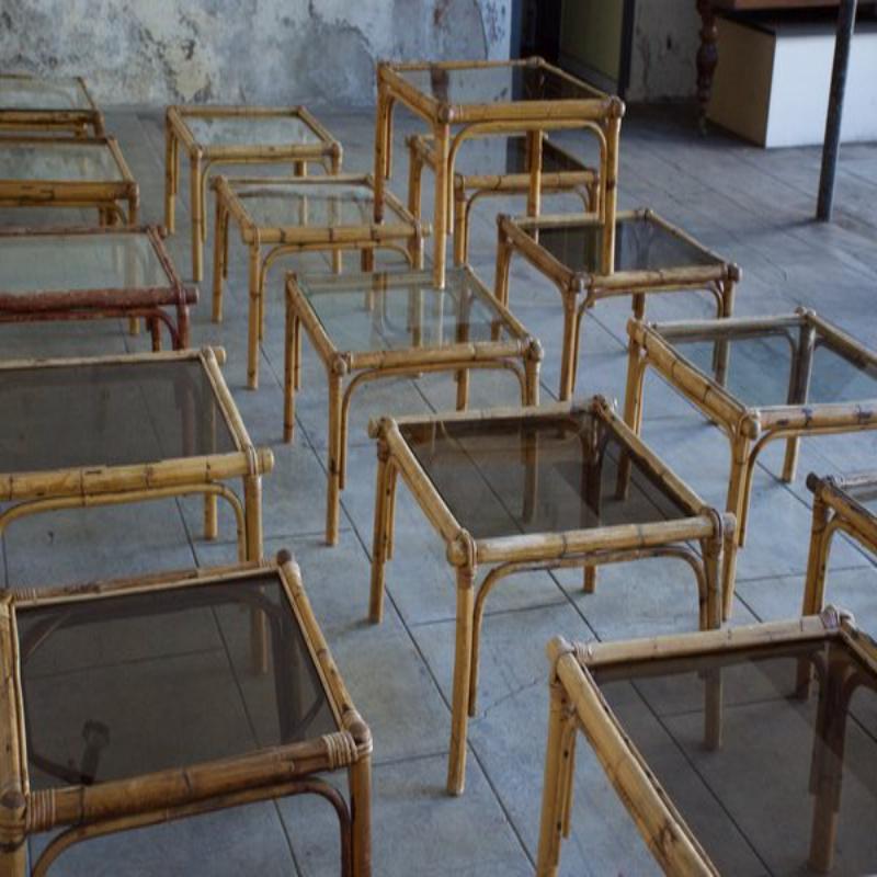 Ensemble de 14 tables basses en rotin, années 1950 en vente 1
