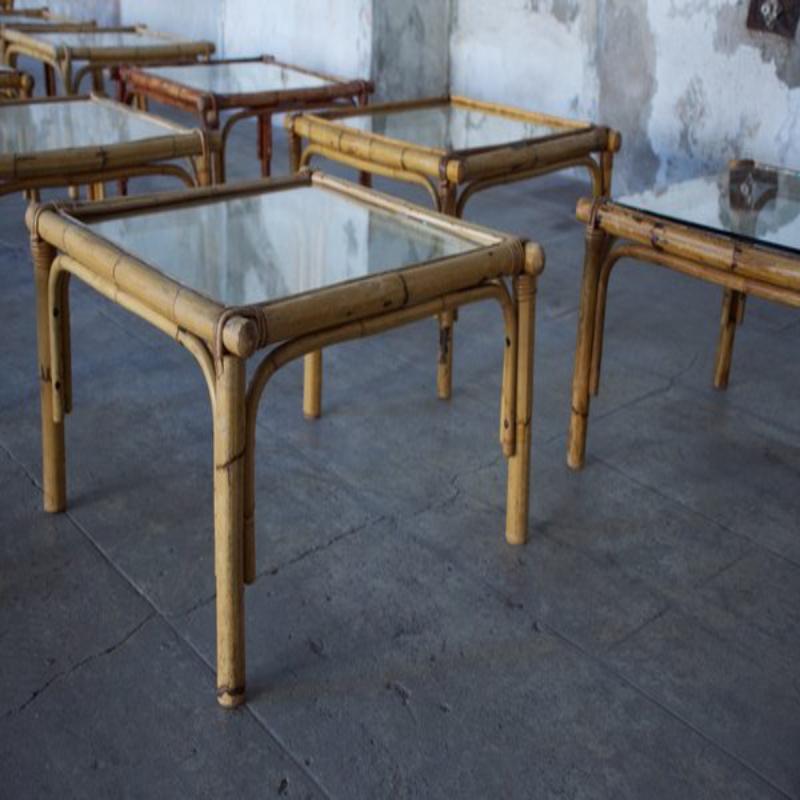 Ensemble de 14 tables basses en rotin, années 1950 en vente 2